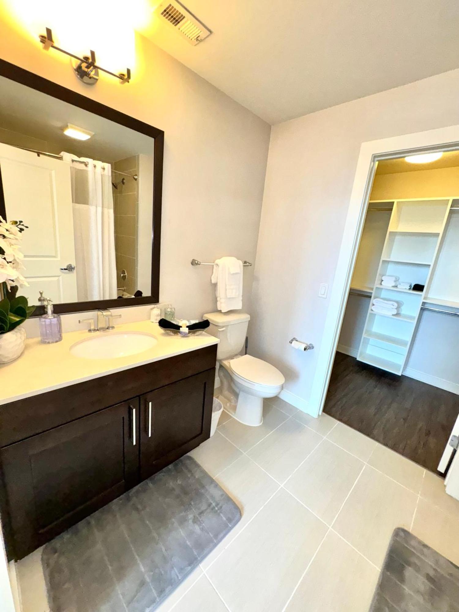 Skyline Retreat Penthouse, Floor, Year Round Pool, View! Apartment Atlanta