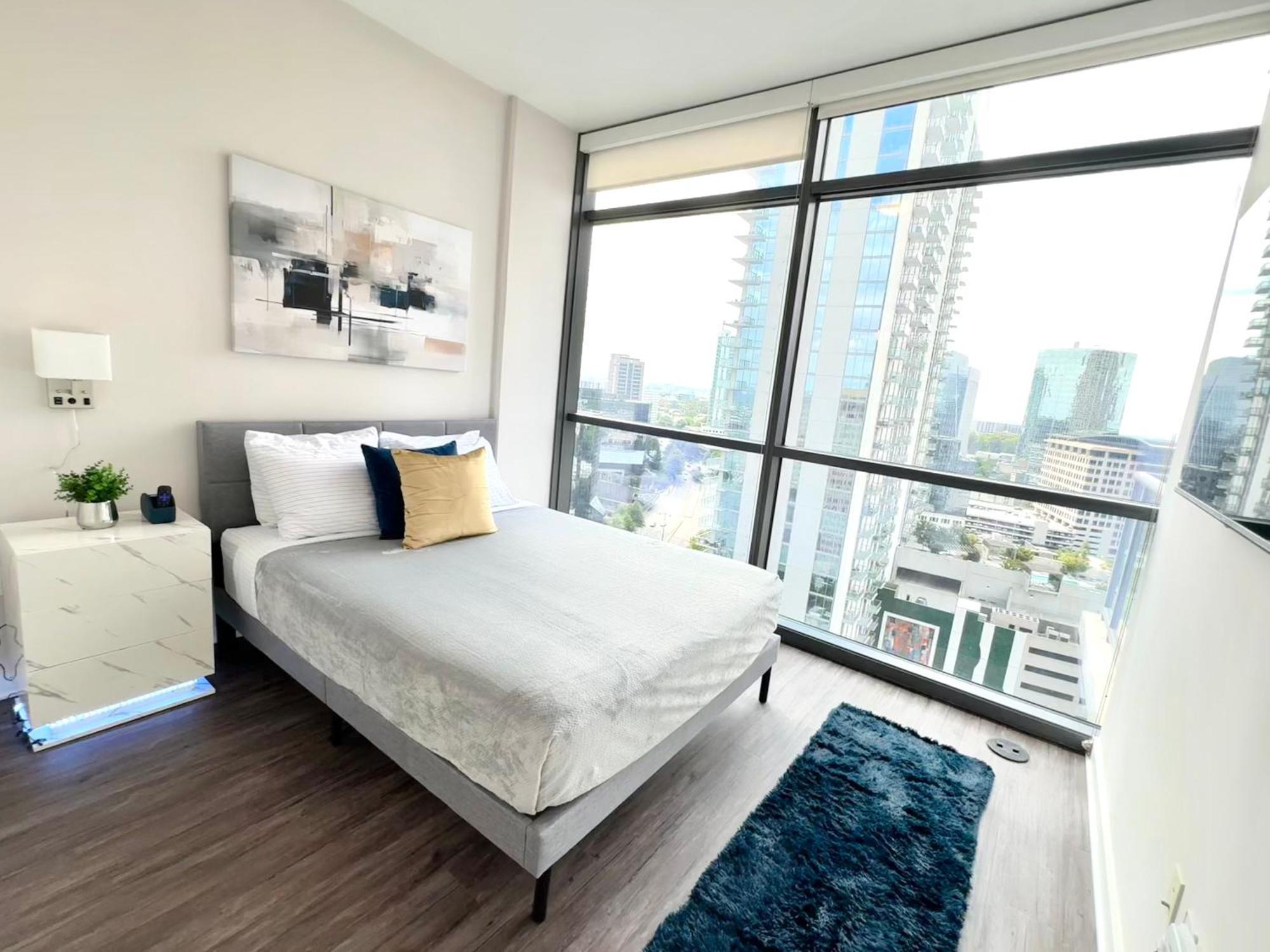 Skyline Retreat Penthouse, Floor, Year Round Pool, View! Apartment