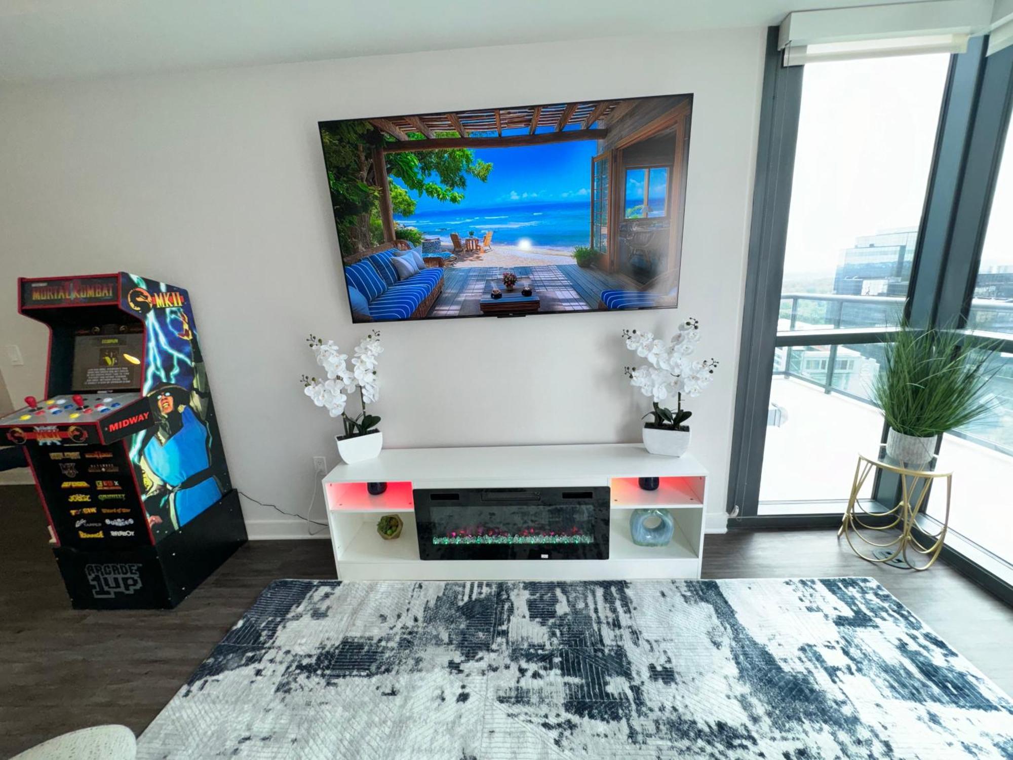 Apartment Skyline Retreat Penthouse, Floor, Year Round Pool, View!