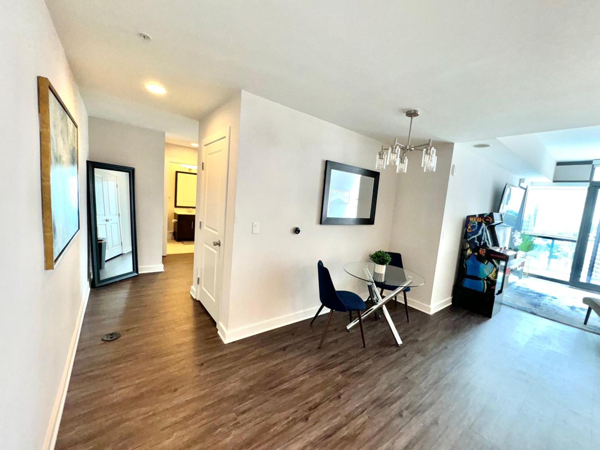 Apartment Skyline Retreat Penthouse, Floor, Year Round Pool, View! *
