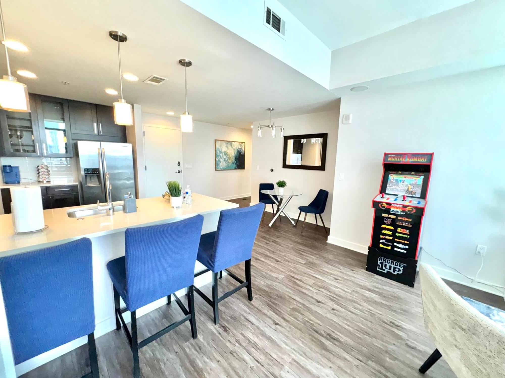 Apartment Skyline Retreat Penthouse, Floor, Year Round Pool, View! Atlanta