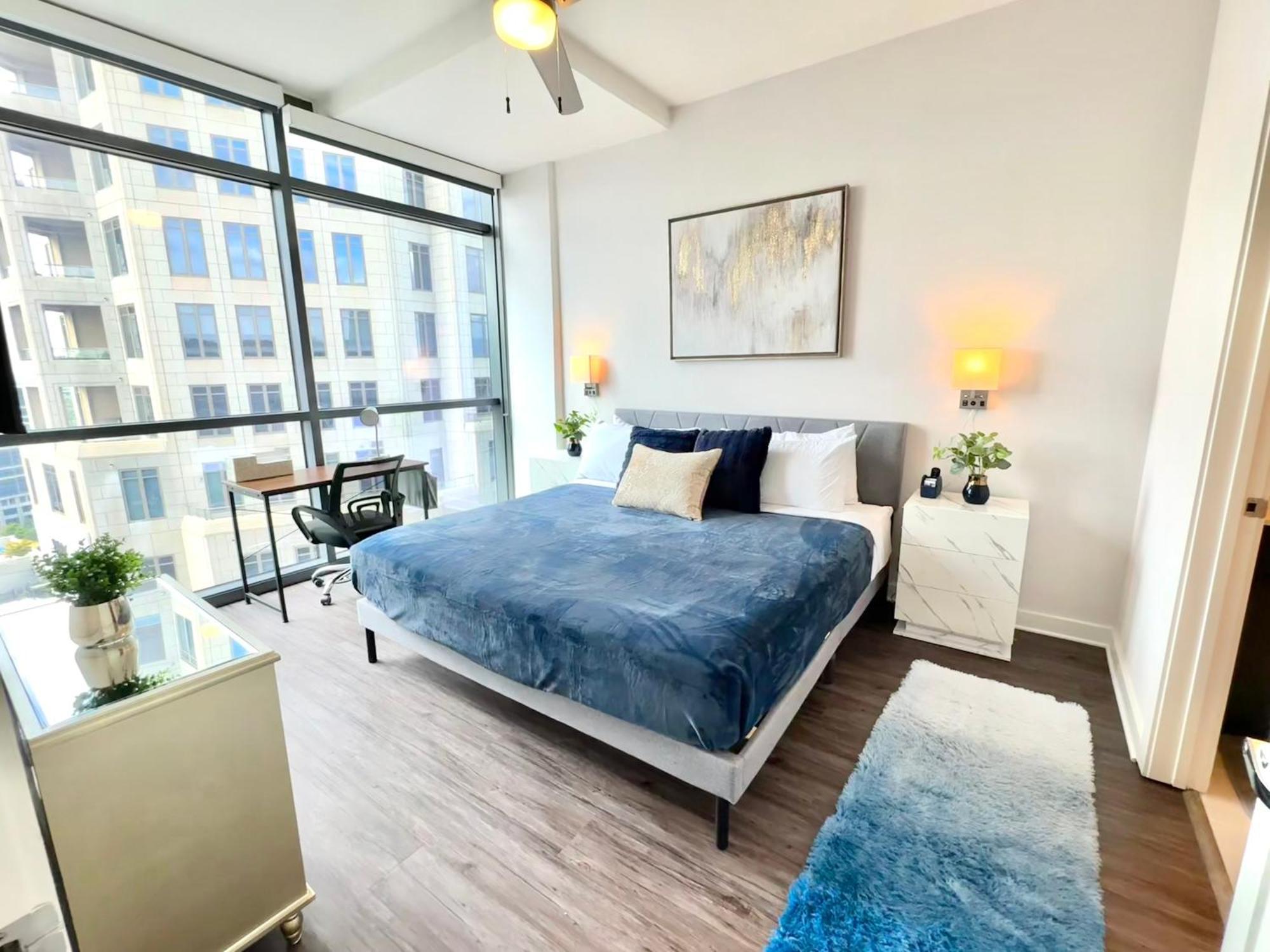 Apartment Skyline Retreat Penthouse, Floor, Year Round Pool, View! *