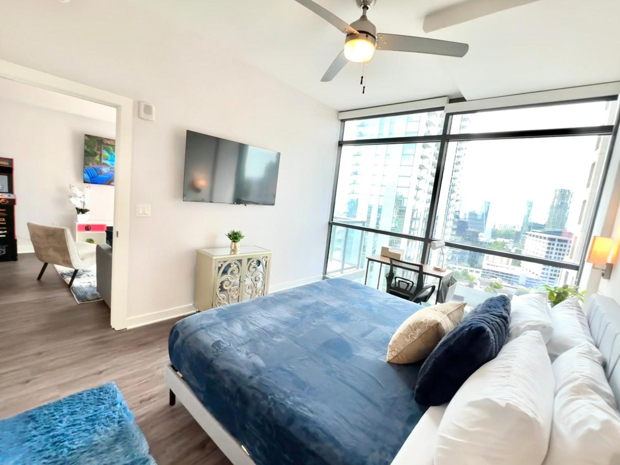 Apartment Skyline Retreat Penthouse, Floor, Year Round Pool, View! Atlanta