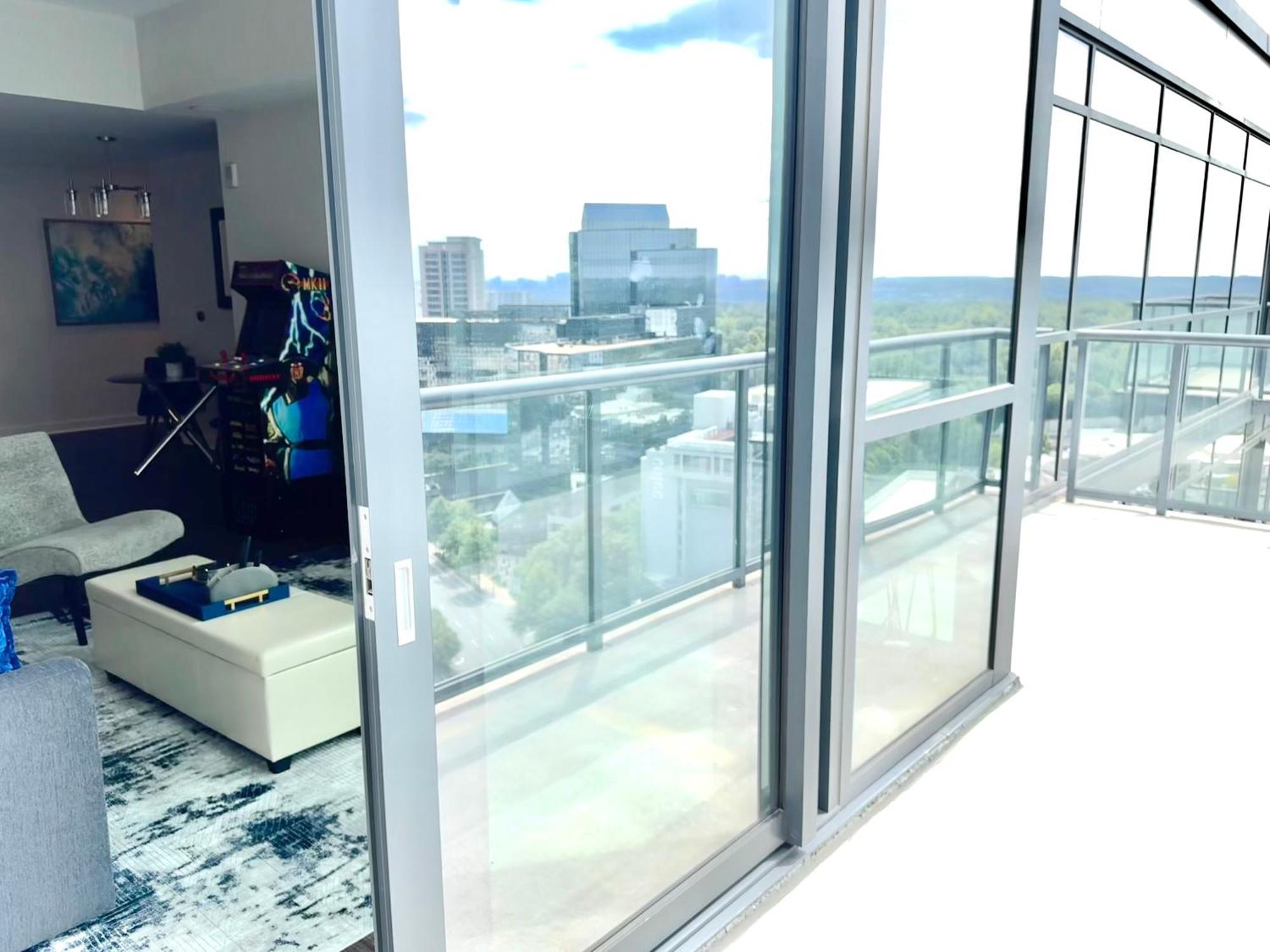 Skyline Retreat Penthouse, Floor, Year Round Pool, View! Atlanta