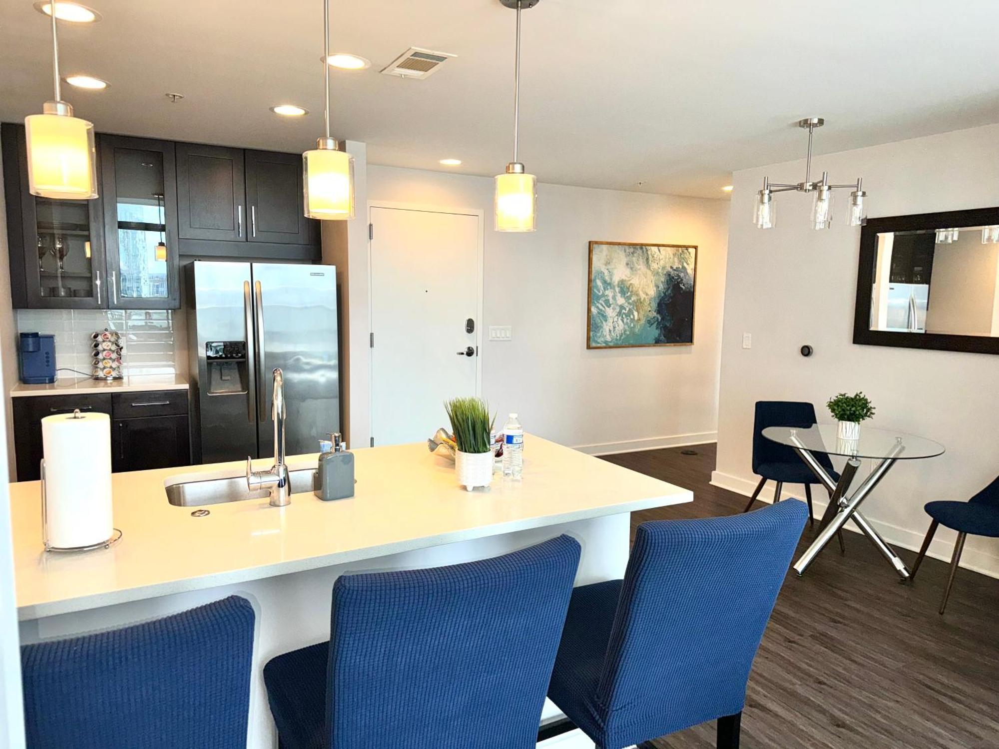 Skyline Retreat Penthouse, Floor, Year Round Pool, View! Apartment Atlanta