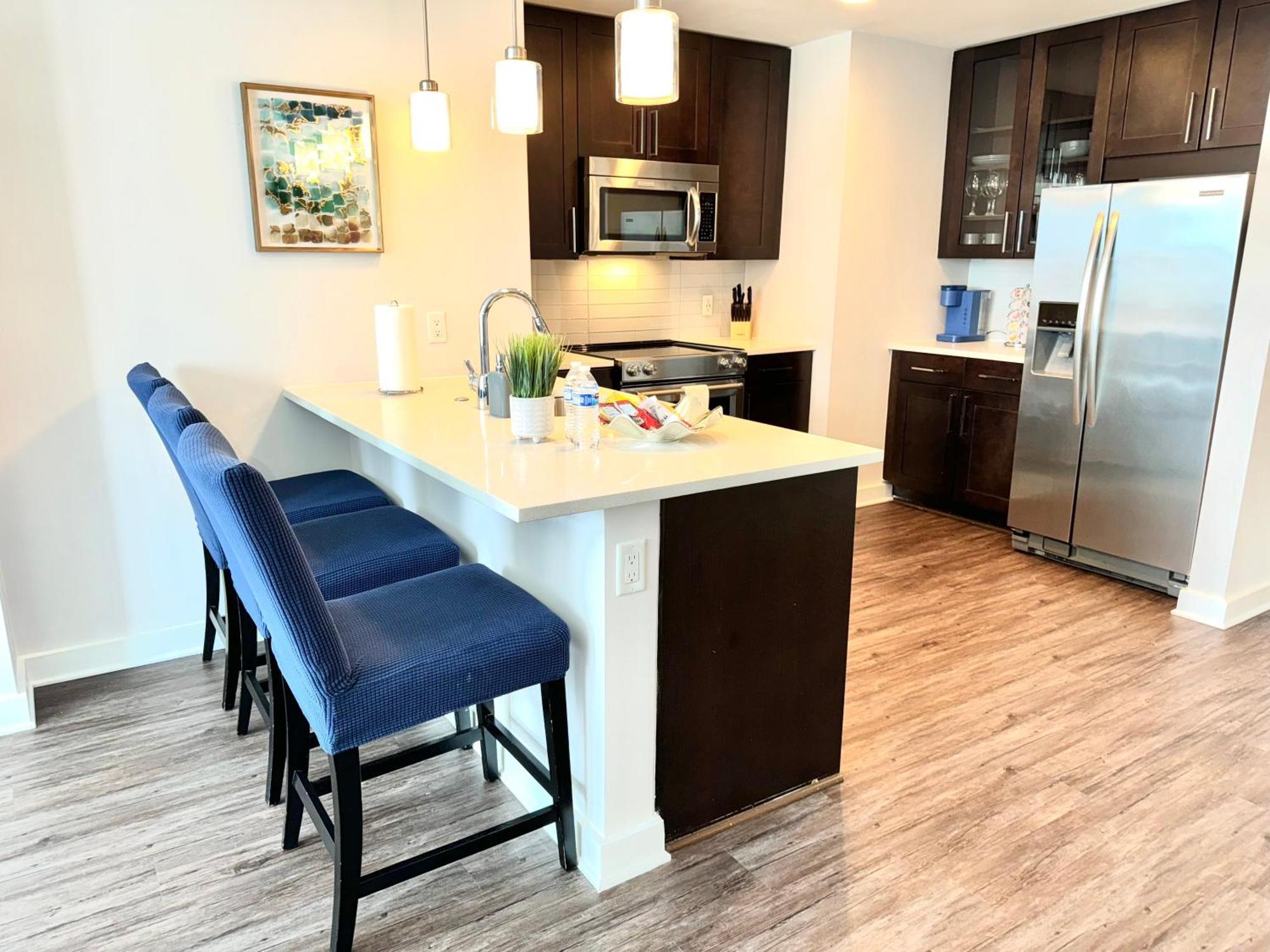 Skyline Retreat Penthouse, Floor, Year Round Pool, View! Apartment