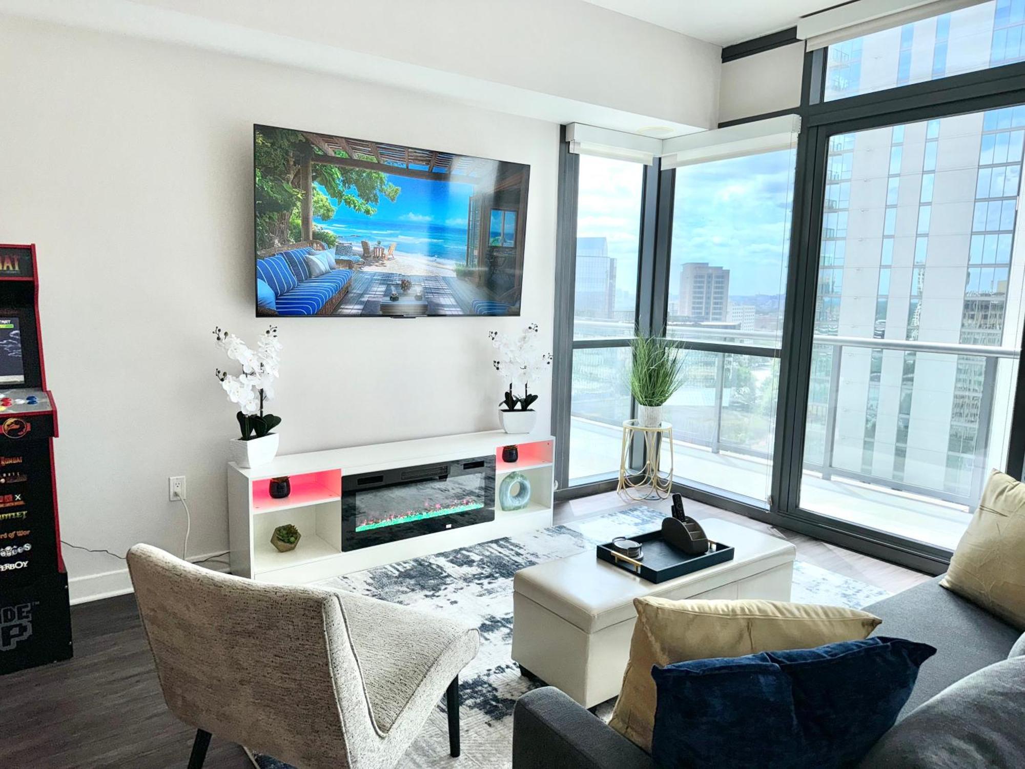 Skyline Retreat Penthouse, Floor, Year Round Pool, View!