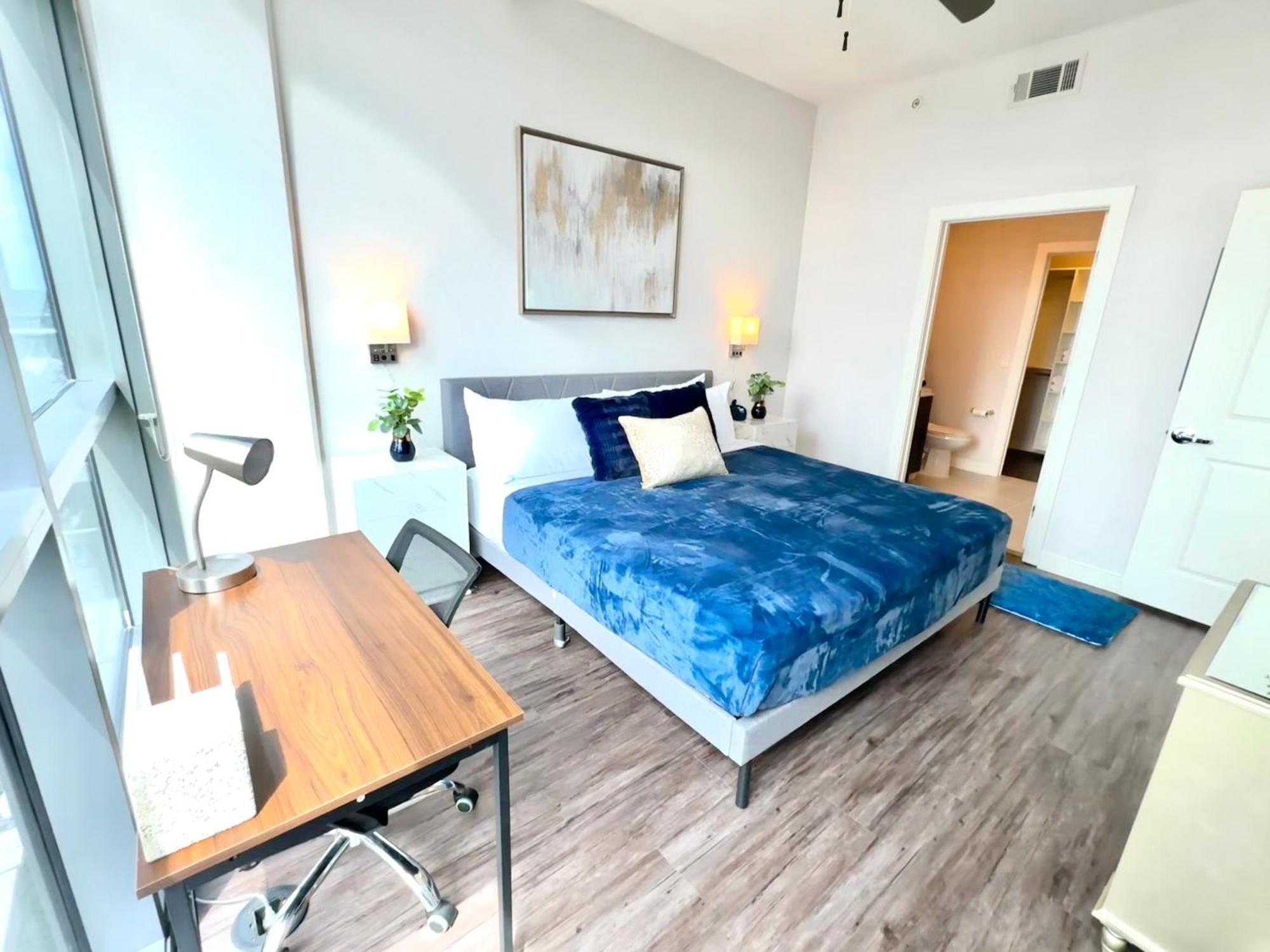 Skyline Retreat Penthouse, Floor, Year Round Pool, View! Apartment Atlanta