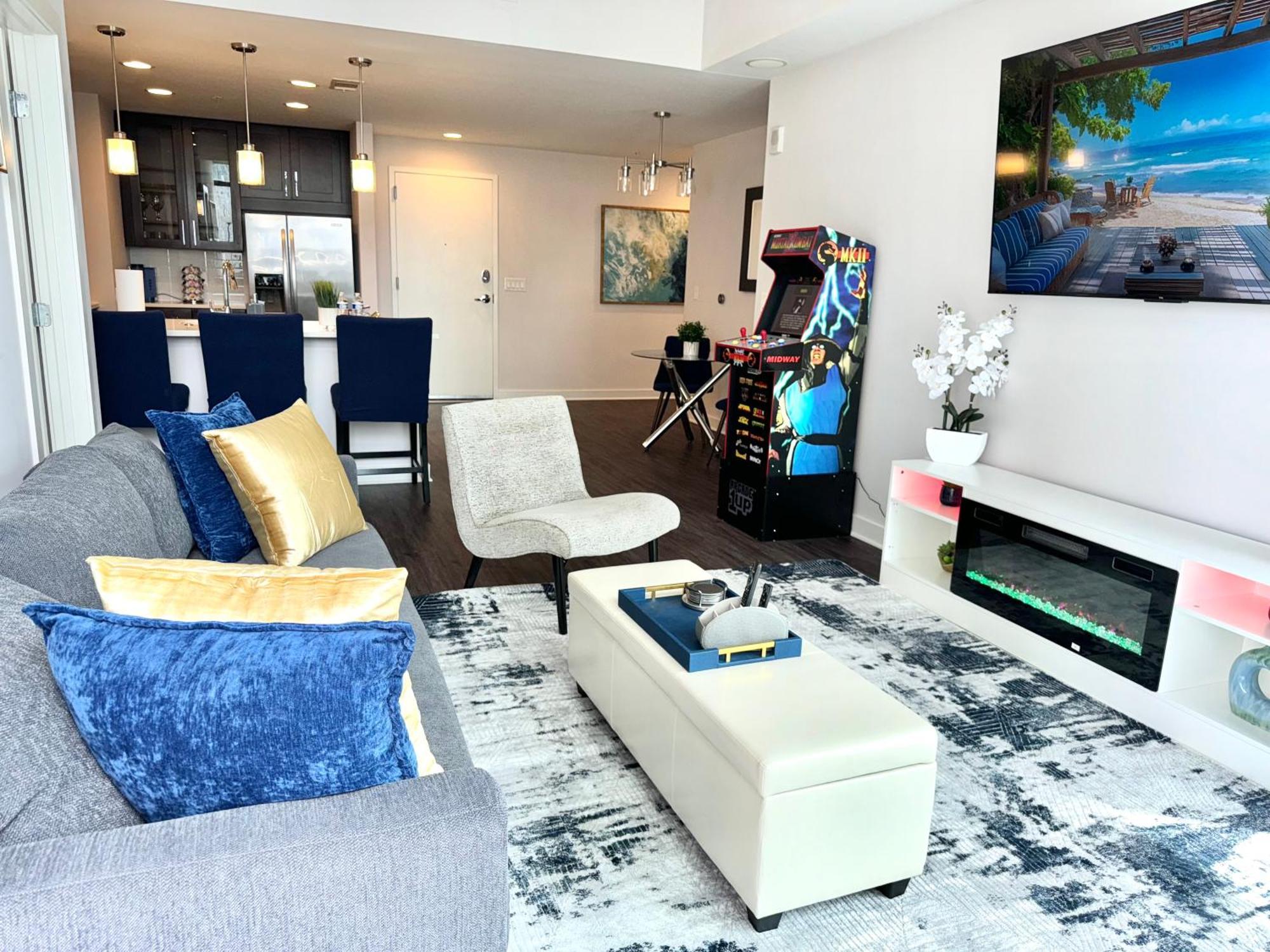 Skyline Retreat Penthouse, Floor, Year Round Pool, View!