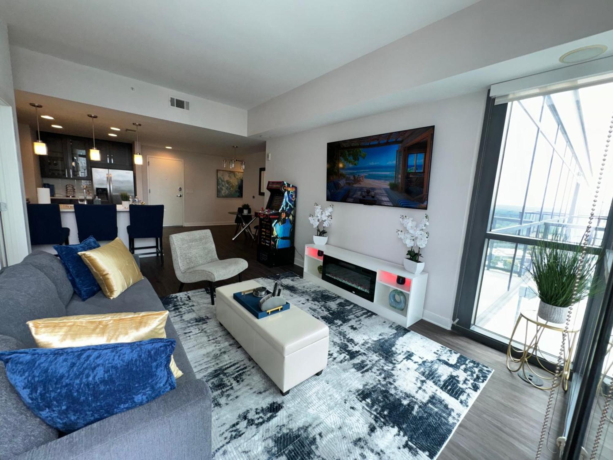 Skyline Retreat Penthouse, Floor, Year Round Pool, View!