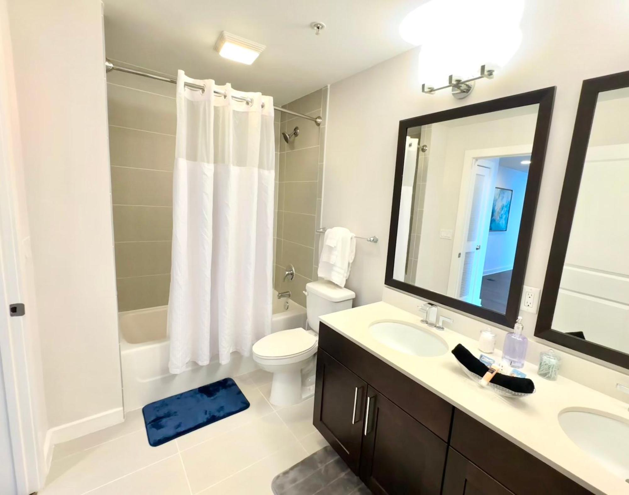 Skyline Retreat Penthouse, Floor, Year Round Pool, View! Apartment