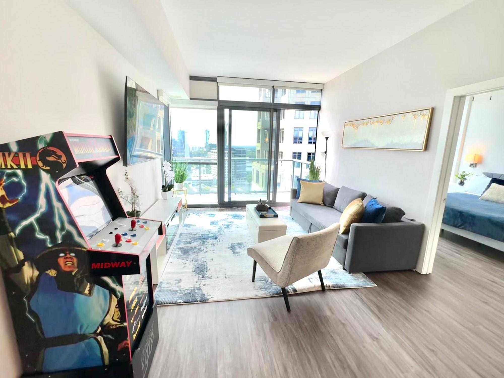 Skyline Retreat Penthouse, Floor, Year Round Pool, View! Apartment