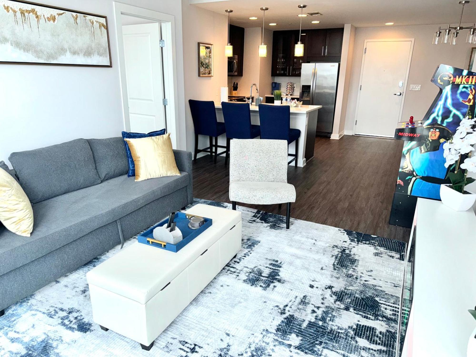 Skyline Retreat Penthouse, Floor, Year Round Pool, View! *