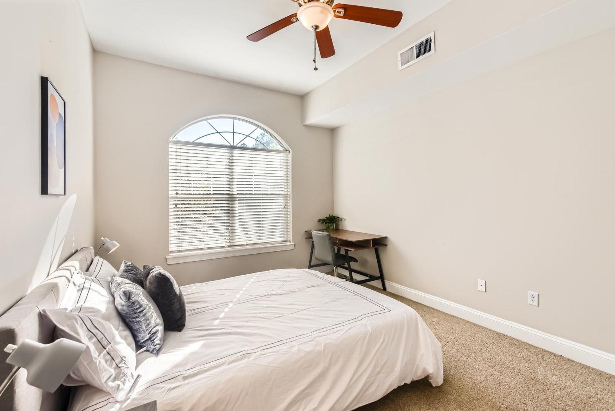 Crest At Midtown 4603 L 1 Bedroom 1 Bathroom Apartment *