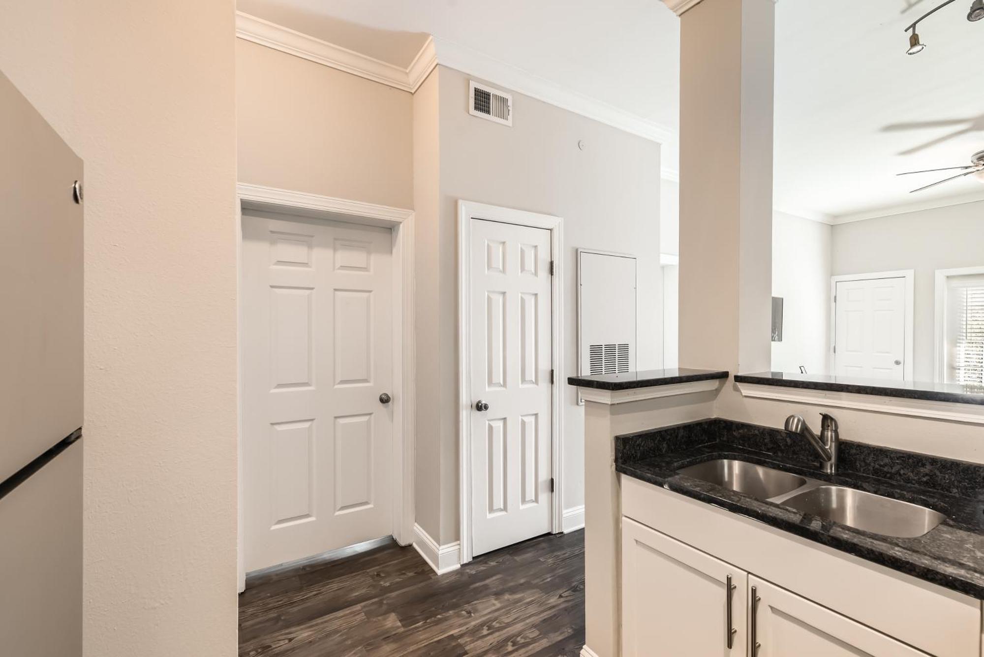 Crest At Midtown 4603 L 1 Bedroom 1 Bathroom Apartment Atlanta