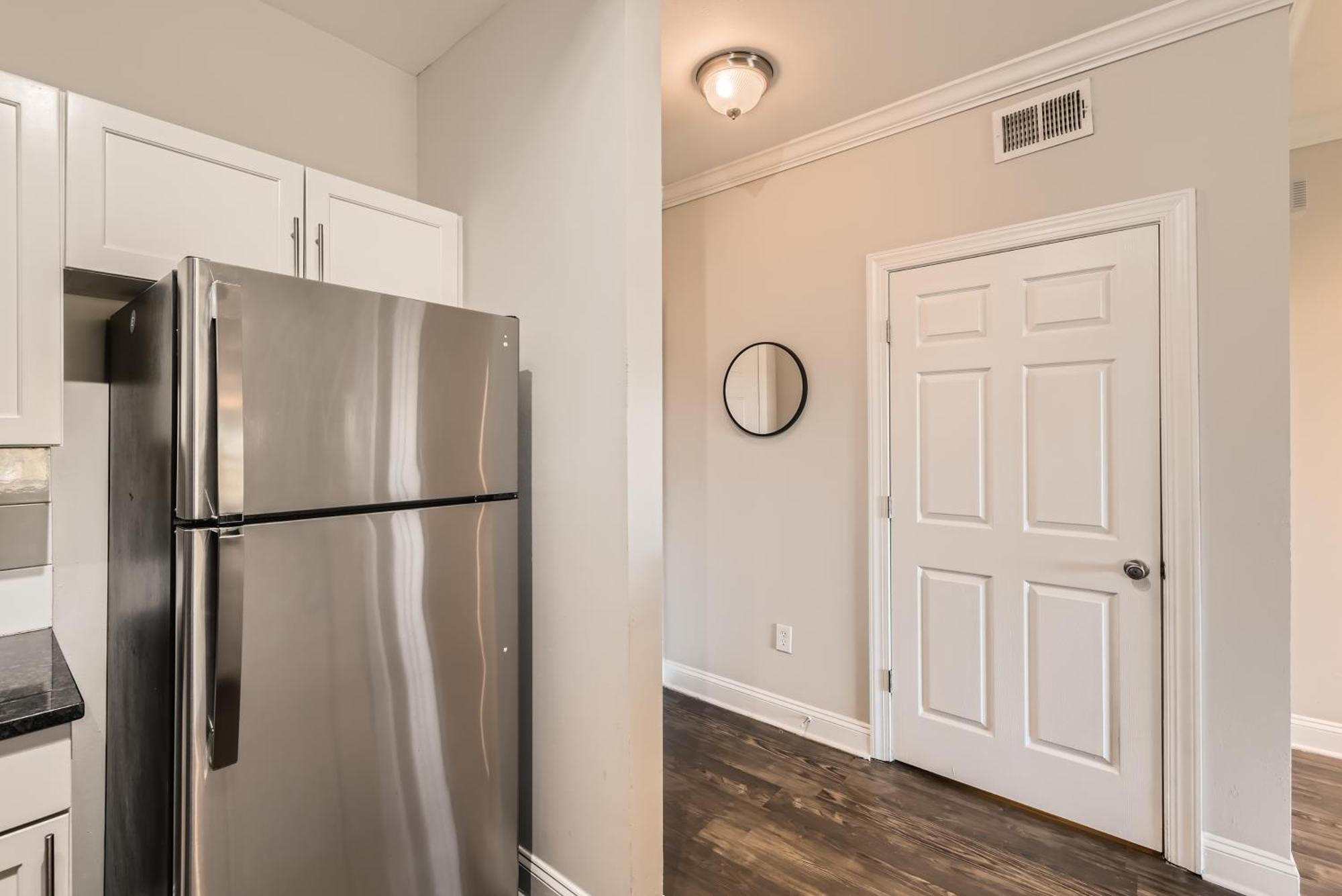 Apartment Crest At Midtown 1413 L 1 Bedroom 1 Bathroom *