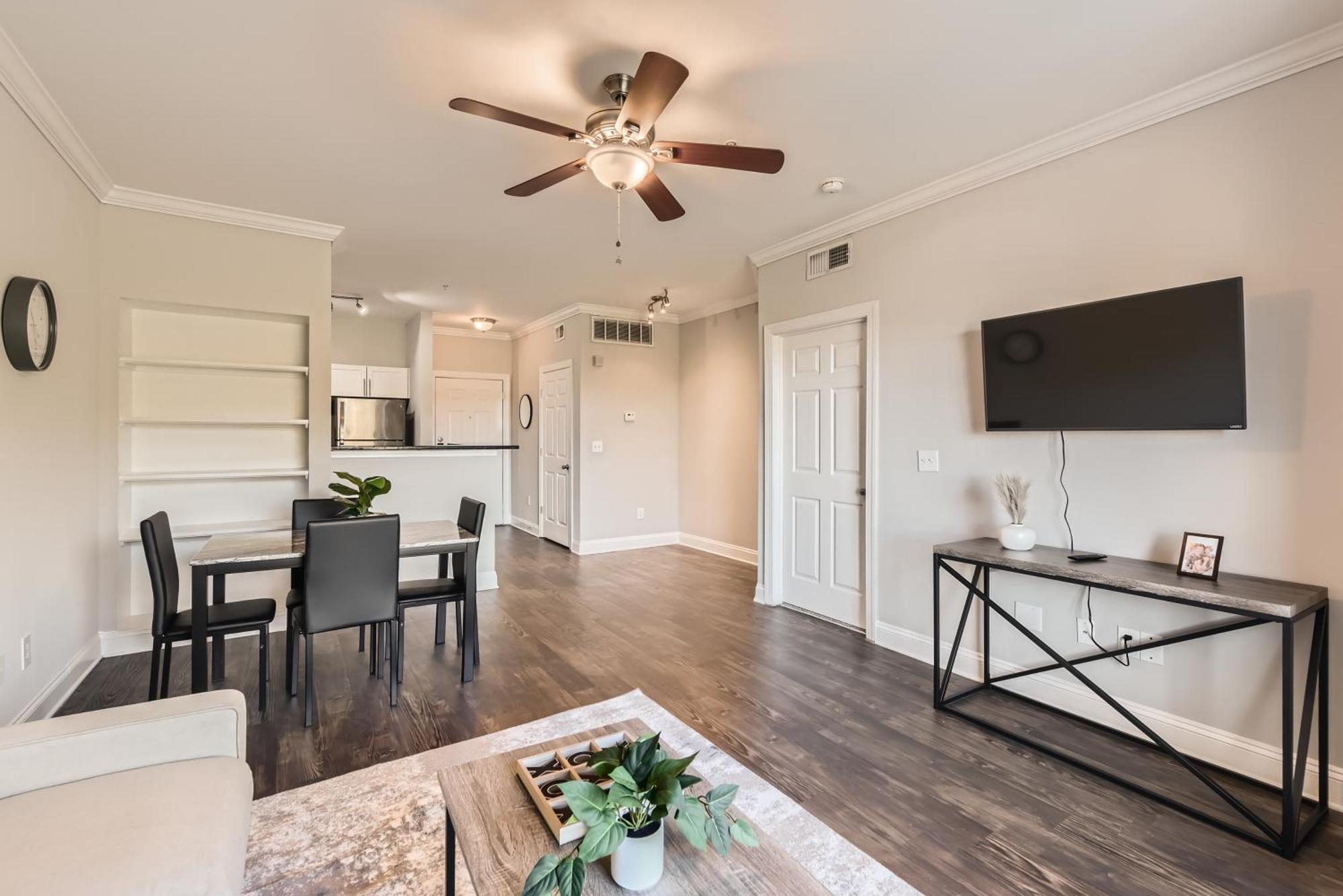 Apartment Crest At Midtown 1413 L 1 Bedroom 1 Bathroom *