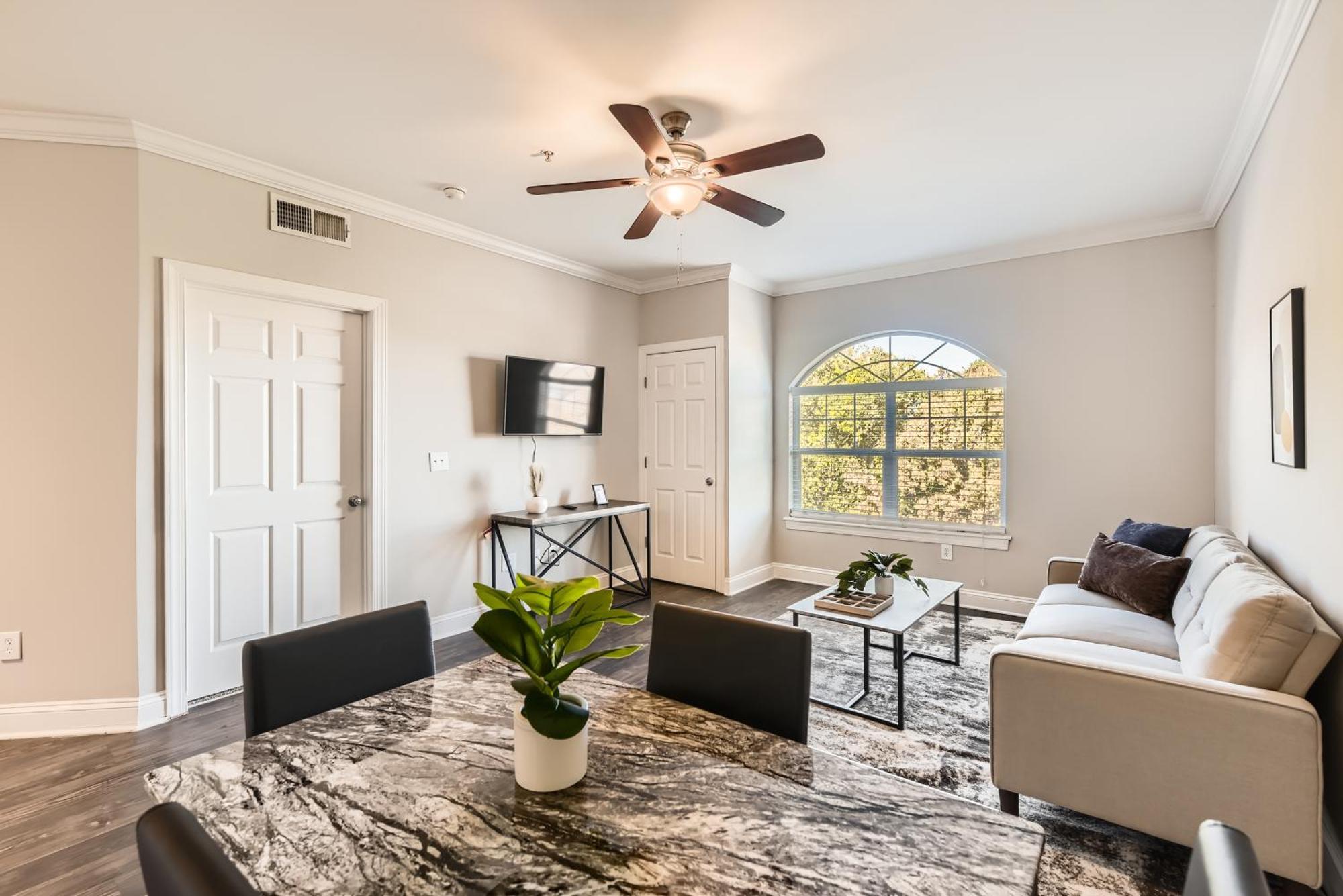 Crest At Midtown 1413 L 1 Bedroom 1 Bathroom *