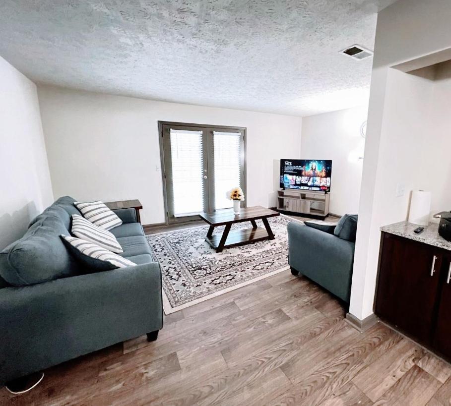 Entire Cozy 2-bedroom In *