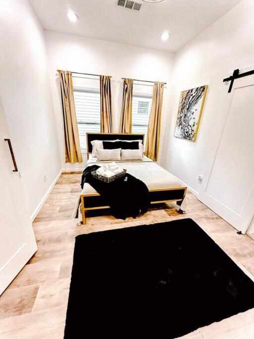The Black Bungalow-mins To Mercedes Benz Stadium Holiday home *