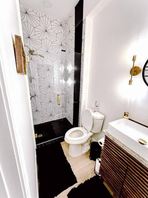 Holiday home The Black Bungalow-mins To Mercedes Benz Stadium Atlanta