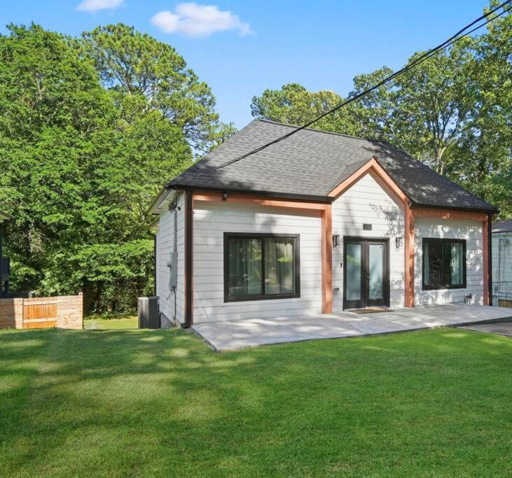 The Black Bungalow-mins To Mercedes Benz Stadium * Atlanta