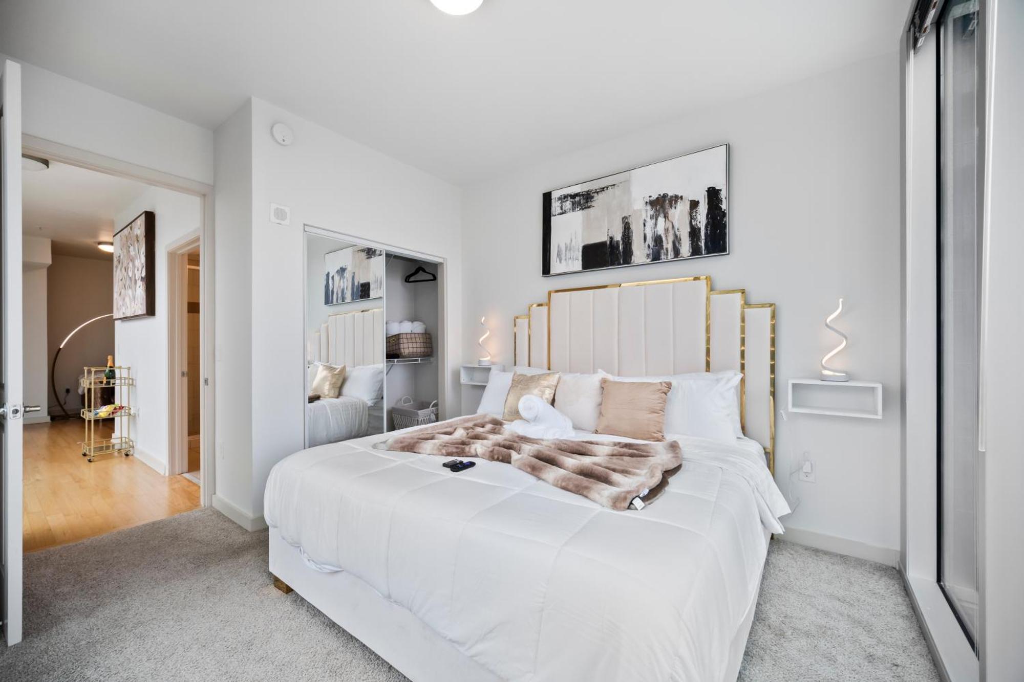 New! Luxury Champagne Towers Kingbed Freeparking Apartment Atlanta