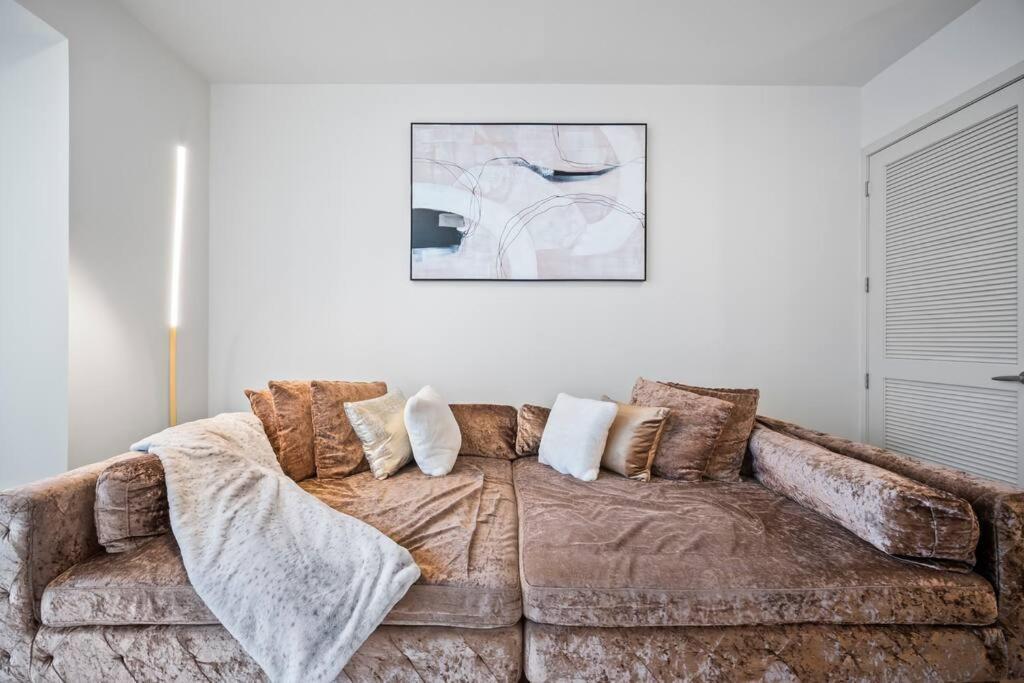 New! Luxury Champagne Towers Kingbed Freeparking Atlanta