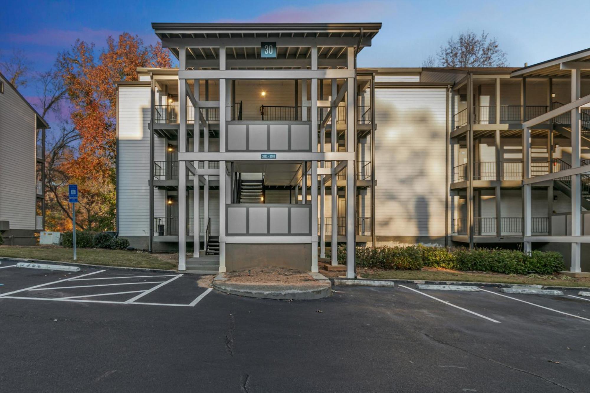Halsten At Vinings 3006 Spacious 1 Bed 1 Bath *