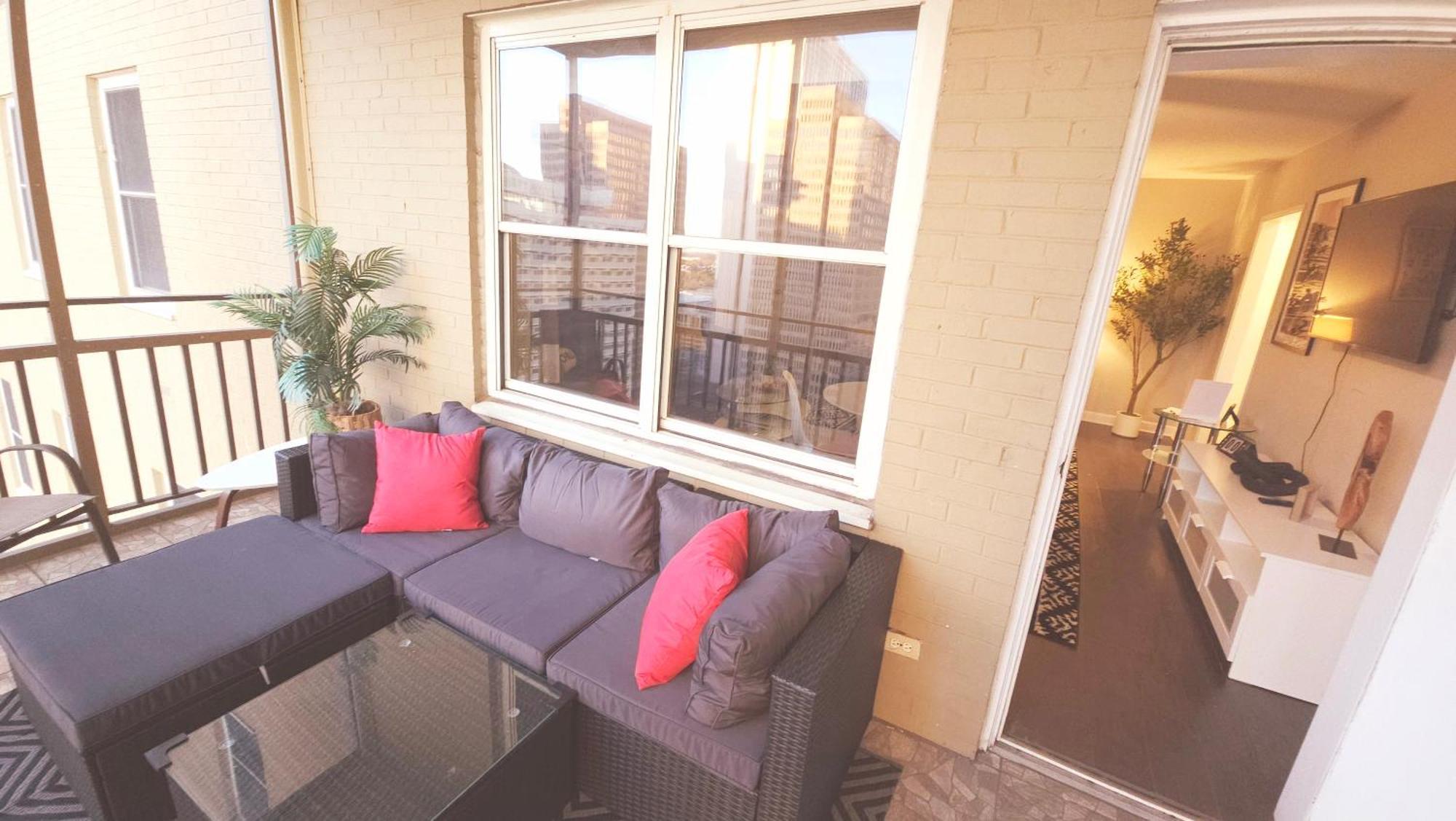 Comfy Downtown With Balcony Apartment