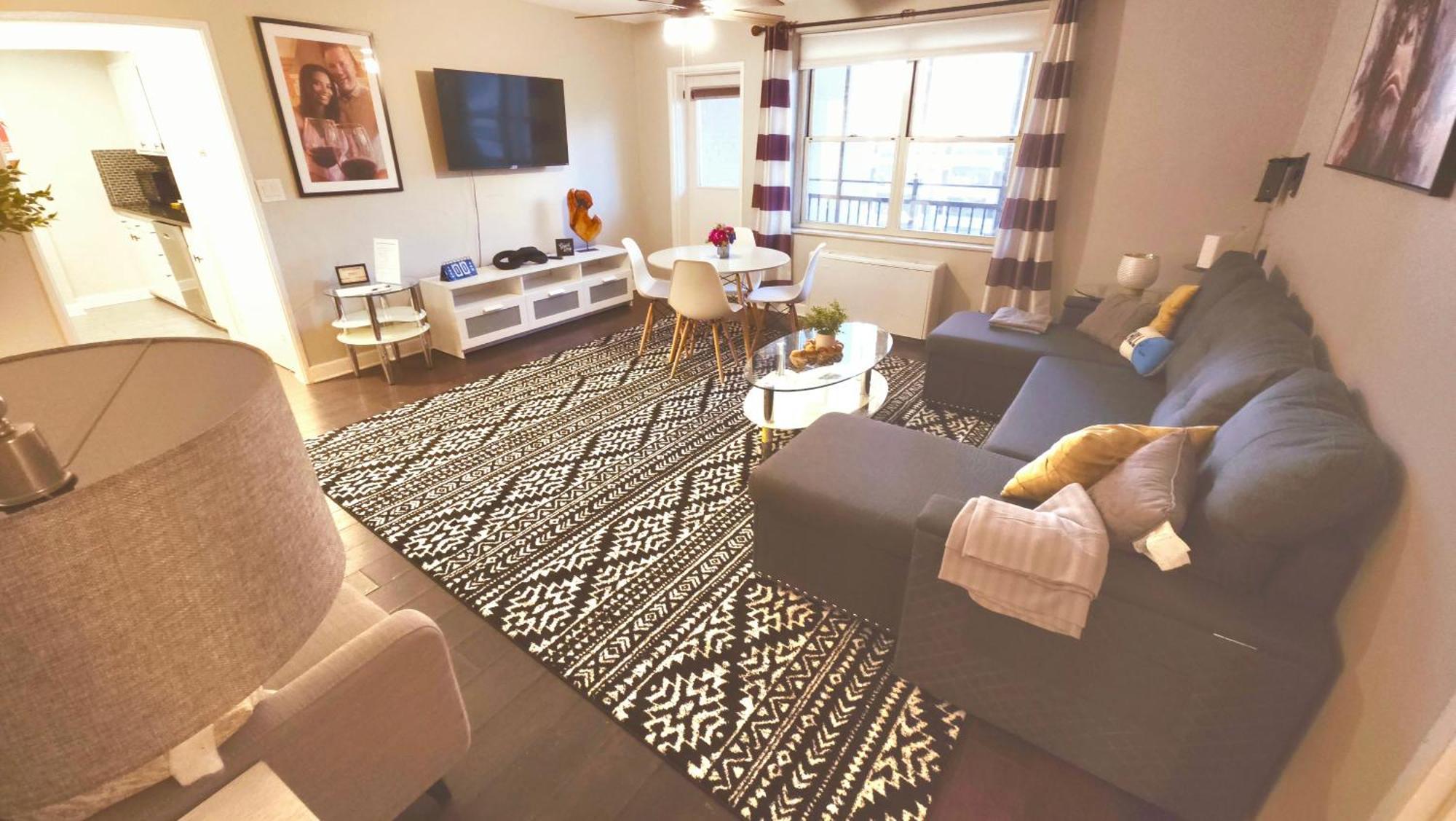 Comfy Downtown With Balcony Apartment