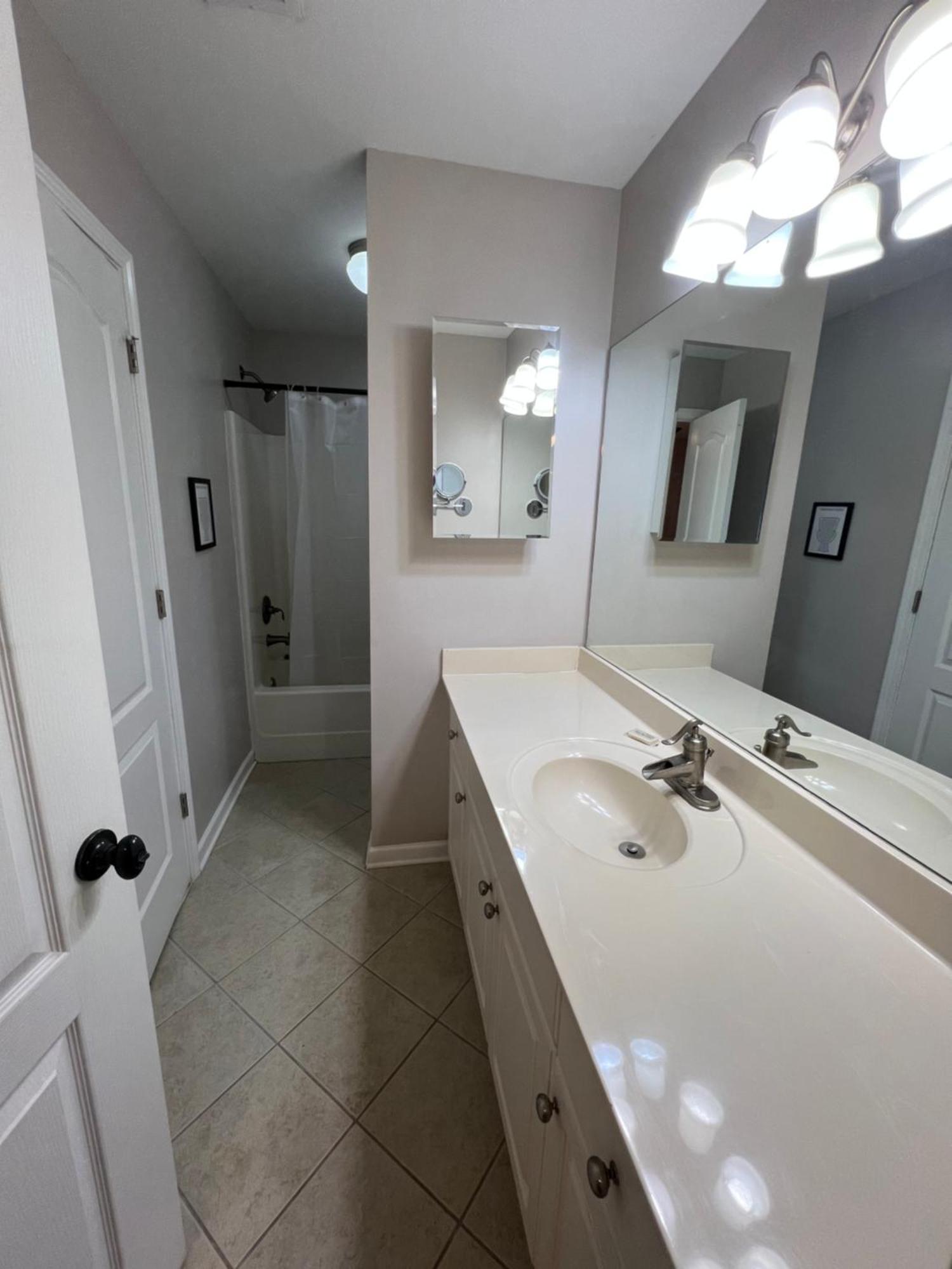 Spacious Gorgeous 3bd With Large Deck Close To Everything Holiday home
