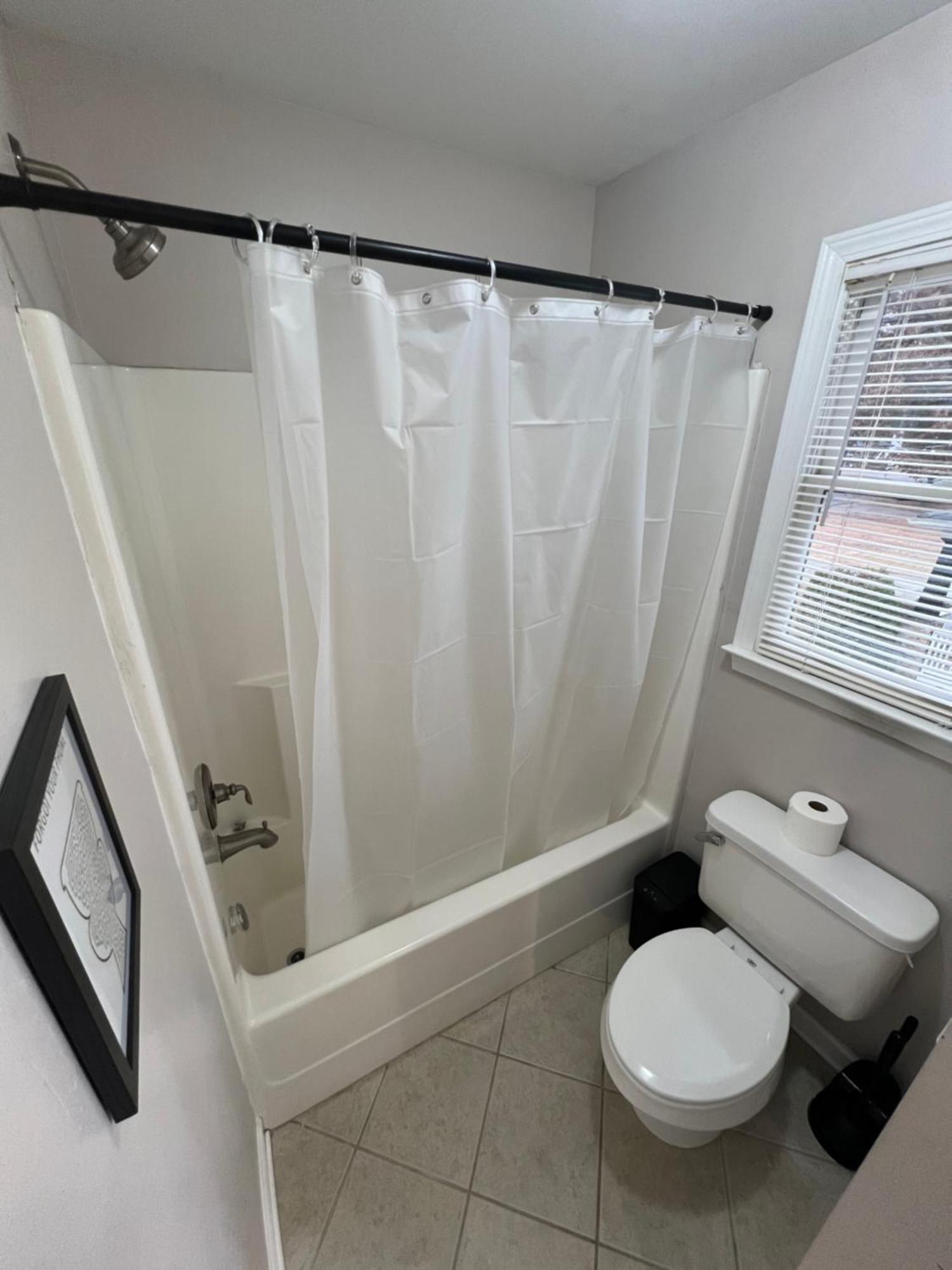 Spacious Gorgeous 3bd With Large Deck Close To Everything Holiday home *