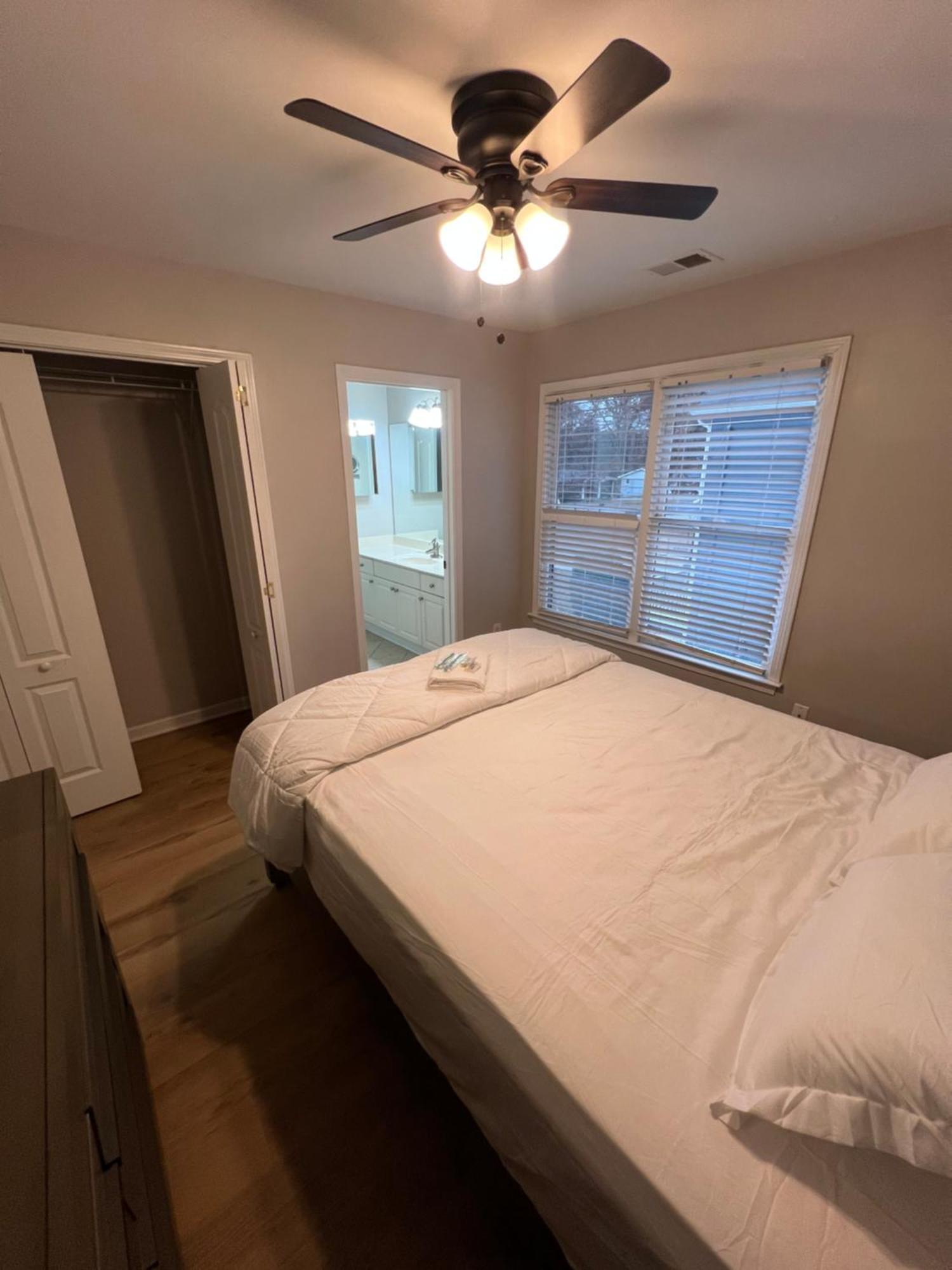 Spacious Gorgeous 3bd With Large Deck Close To Everything *