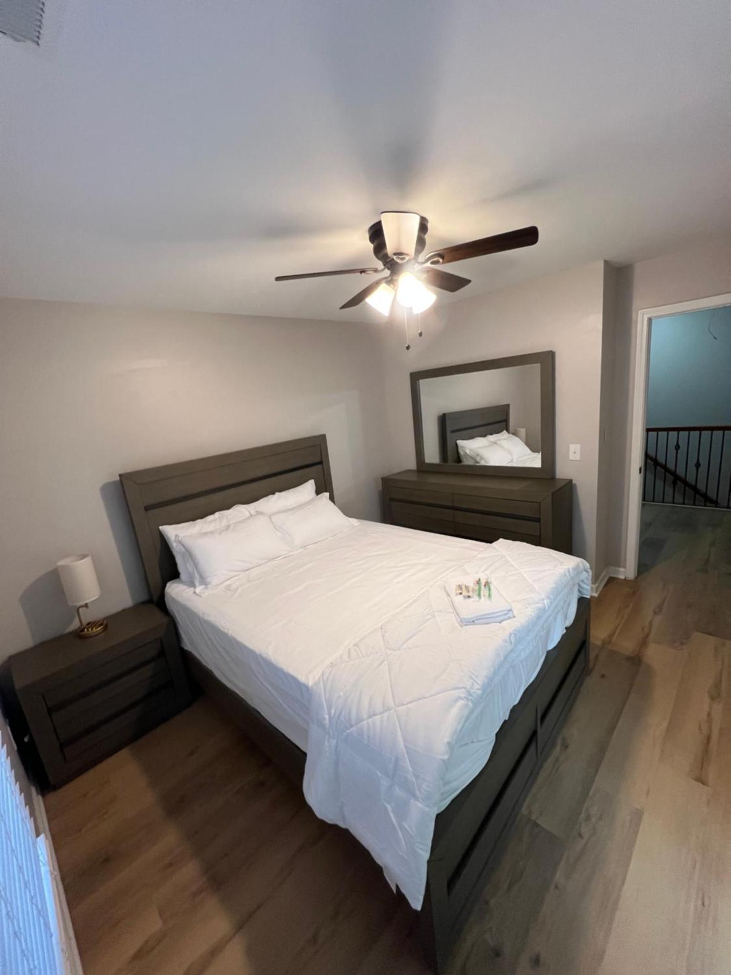 Spacious Gorgeous 3bd With Large Deck Close To Everything Holiday home