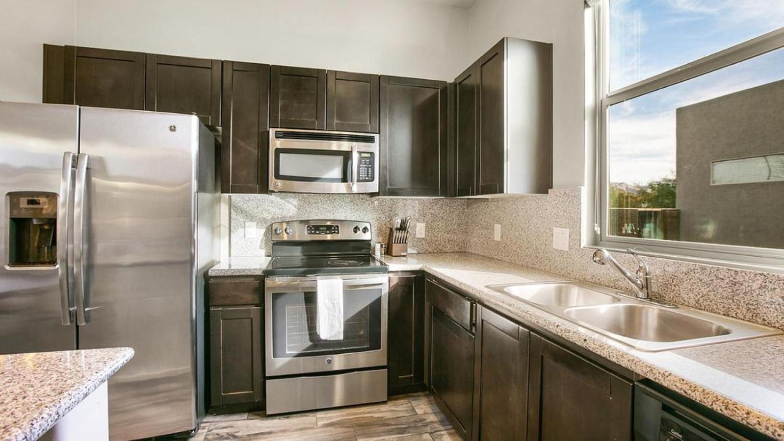 Apartment Landing At Monroe Place - 1 Bedroom In Direct Placeholder Neighborhood