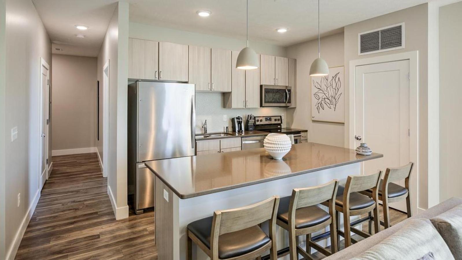 Landing At The Brady - 2 Bedrooms In Park Apartment
