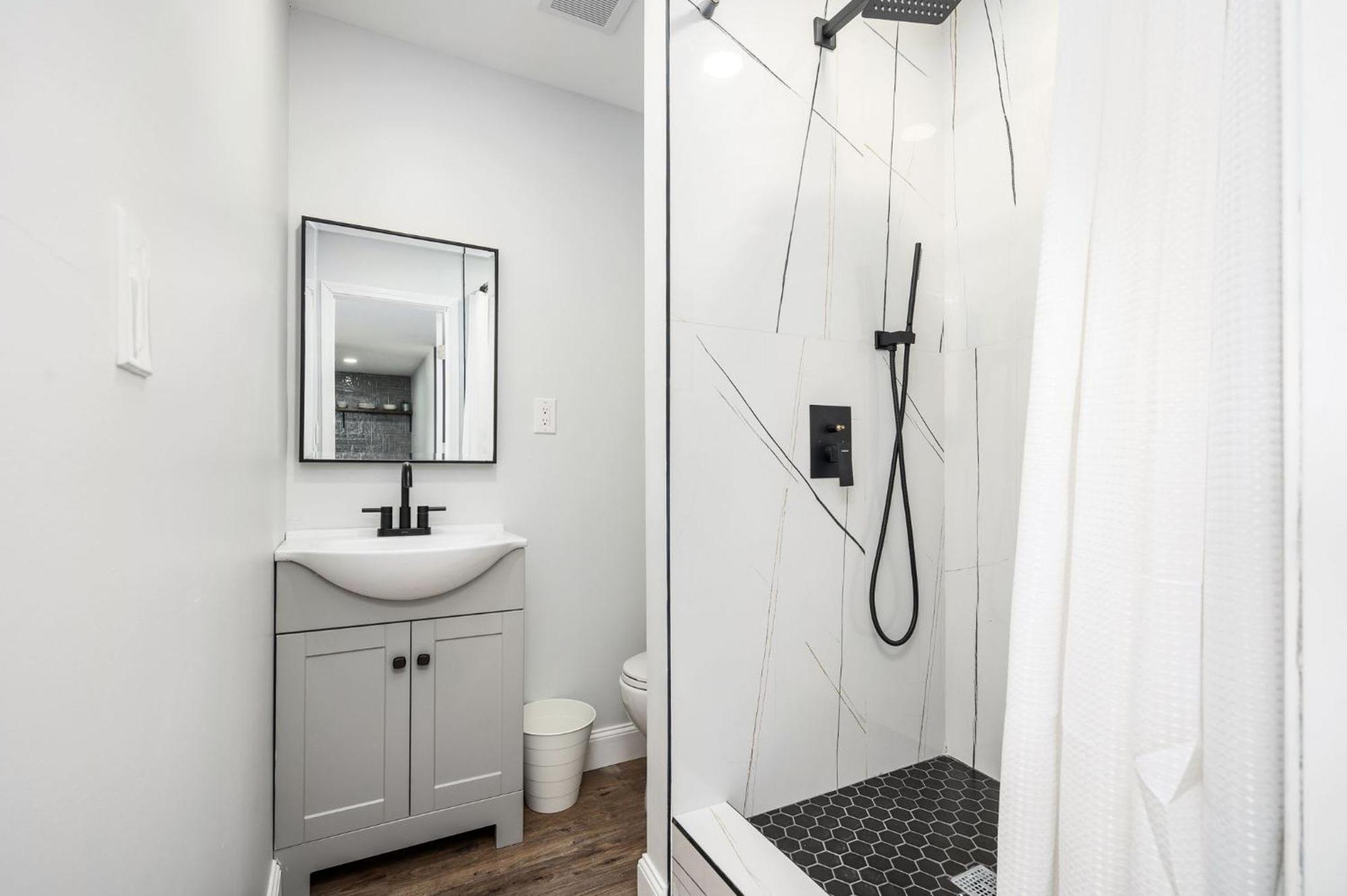 Apartment View 16th Floor 2 Bath Free Parking Lm1607