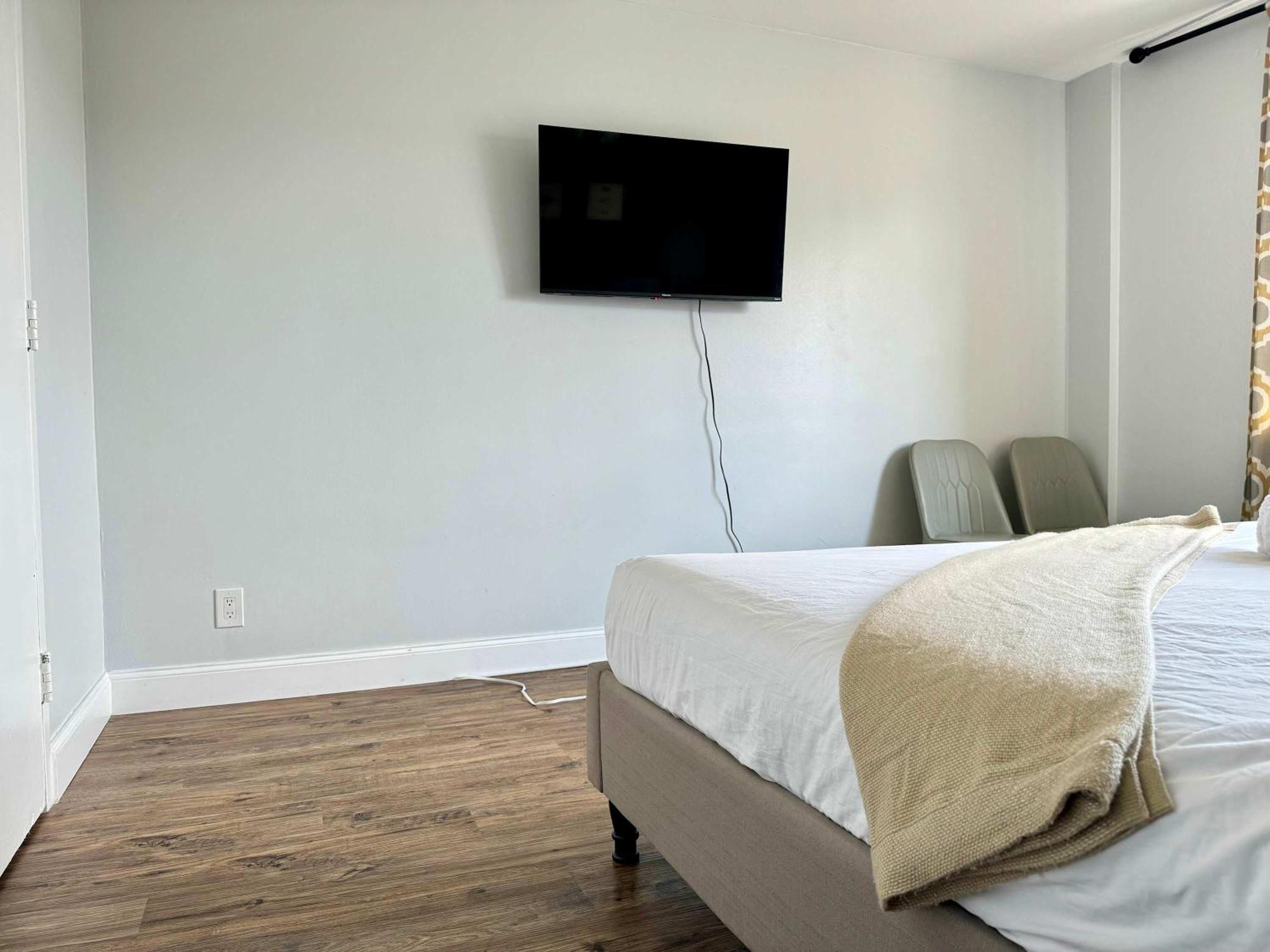 Apartment View 16th Floor 2 Bath Free Parking Lm1607 *