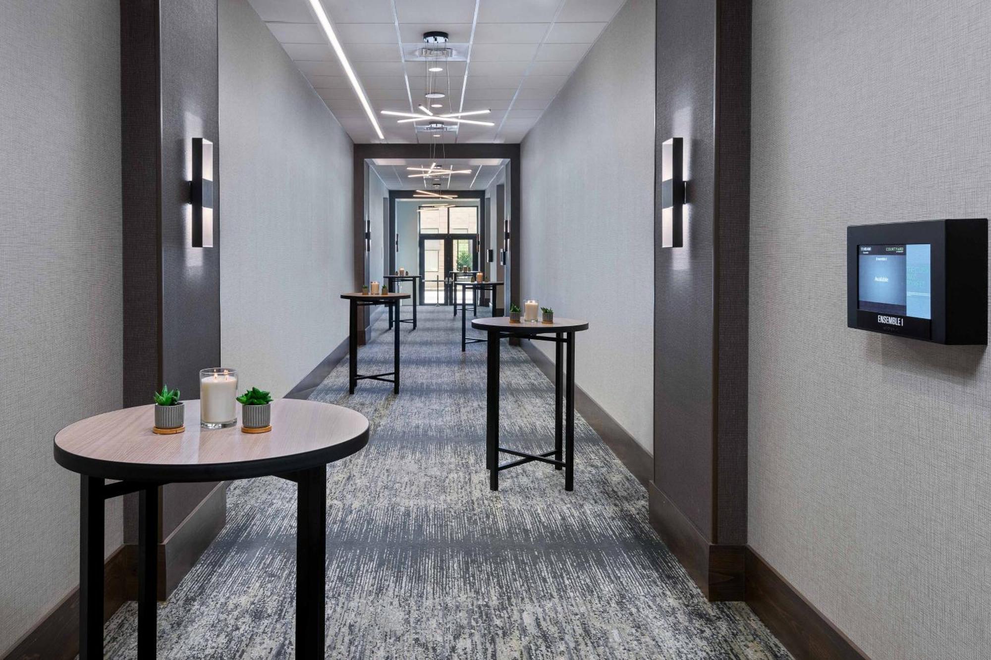 Courtyard By Marriott Midtown Hotel