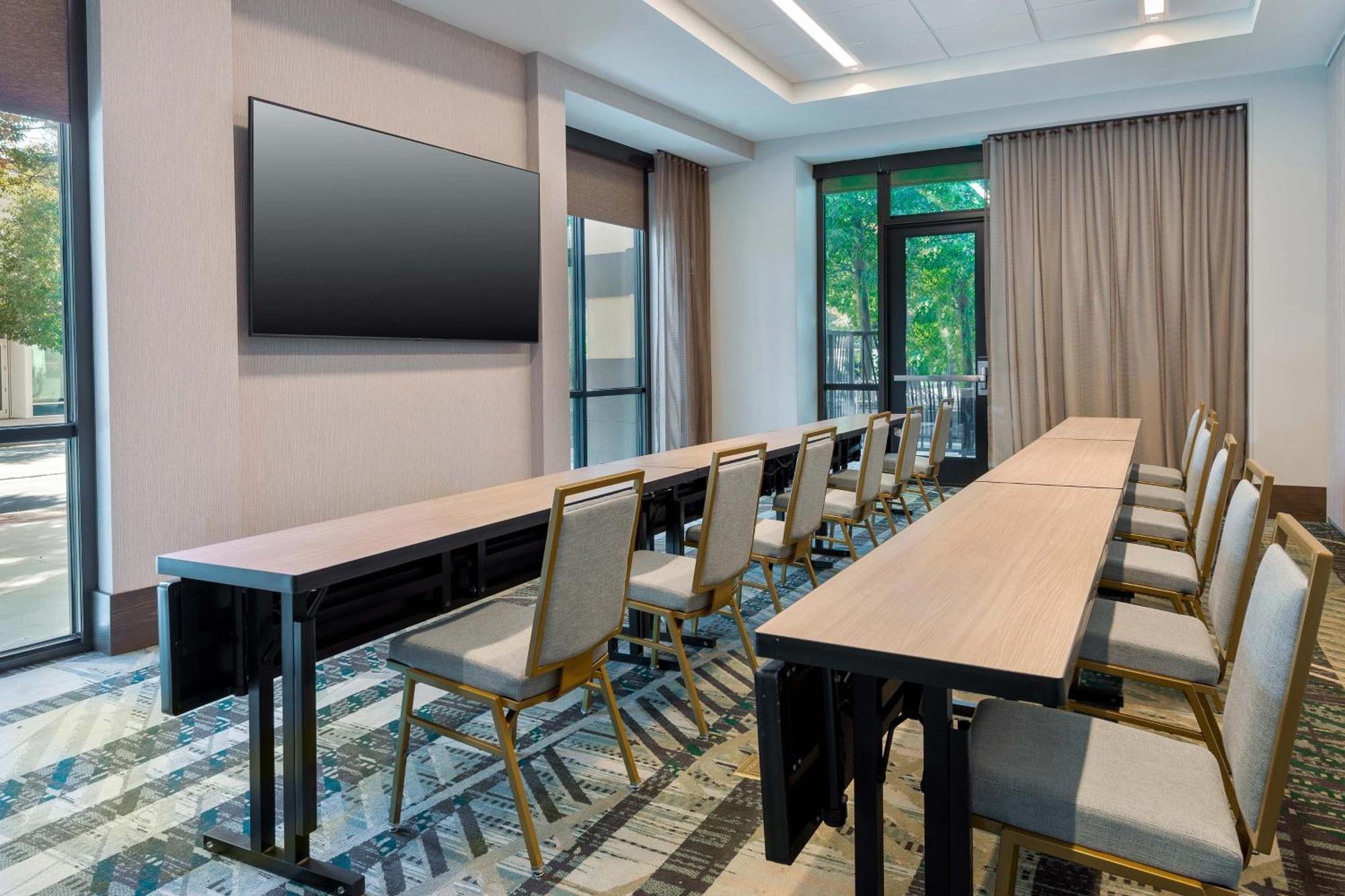 Courtyard By Marriott Midtown Hotel Atlanta