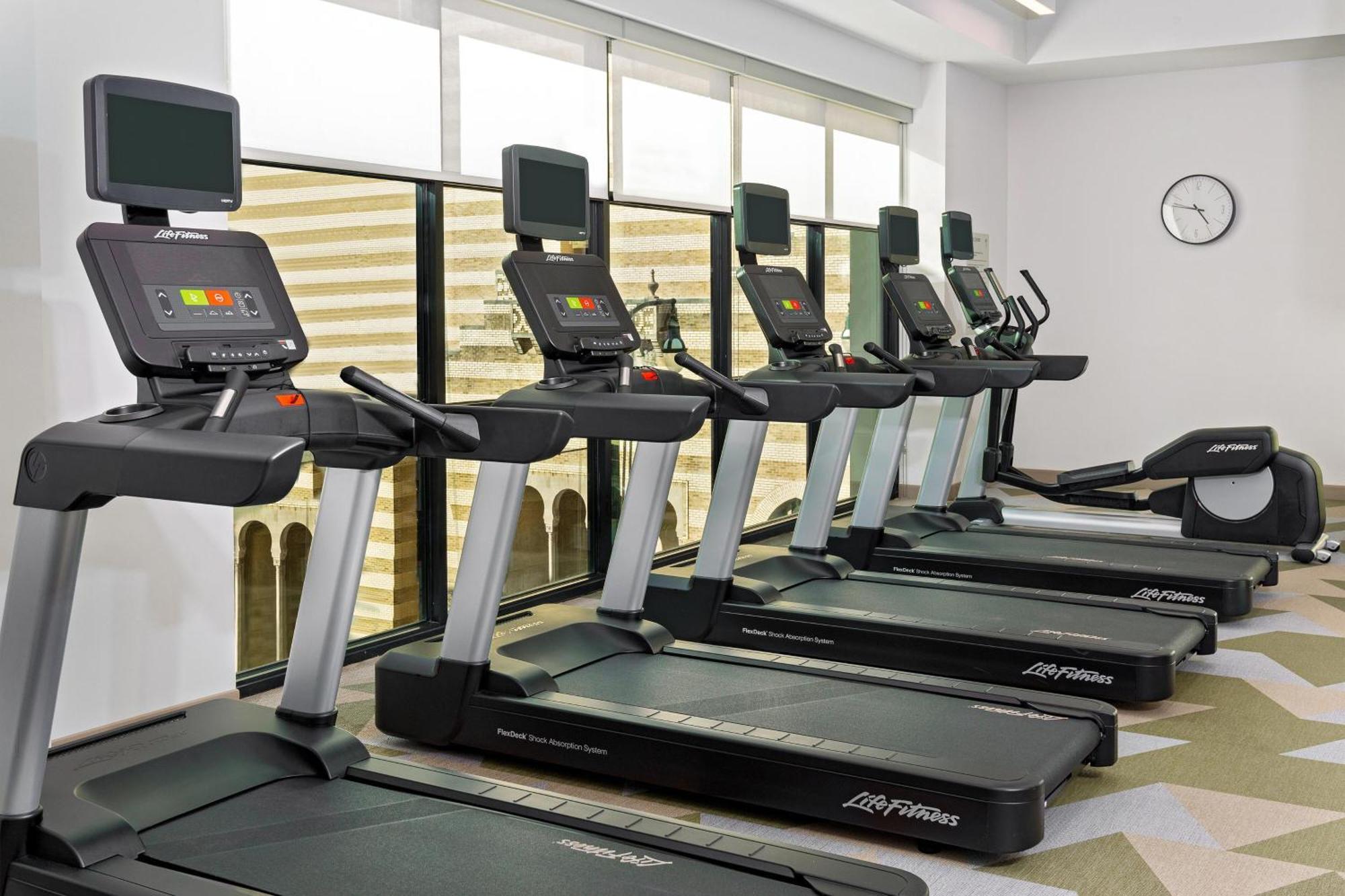 Courtyard By Marriott Midtown 3*