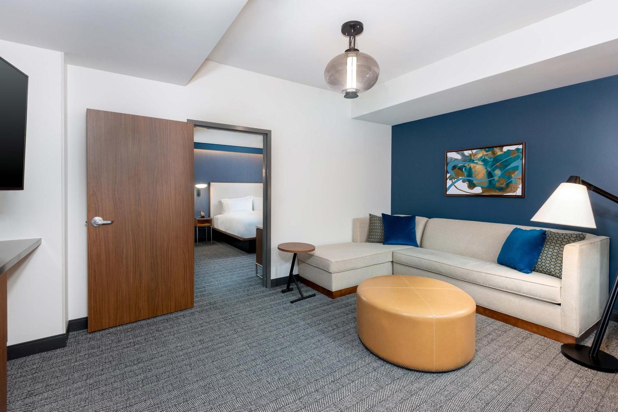 Courtyard By Marriott Midtown 3*
