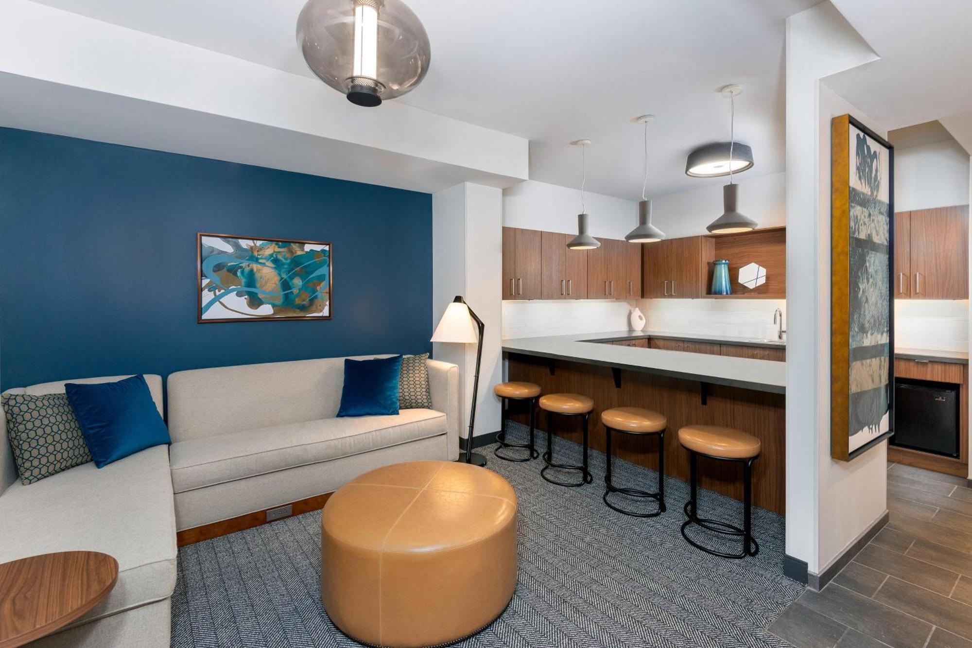 Courtyard By Marriott Midtown Atlanta