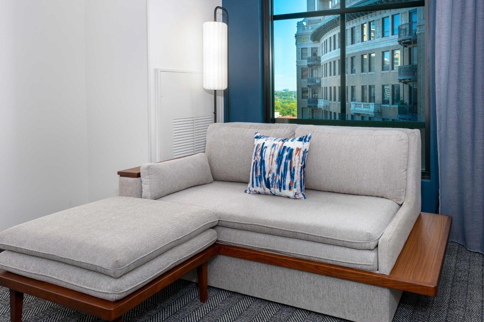 Courtyard By Marriott Midtown Atlanta