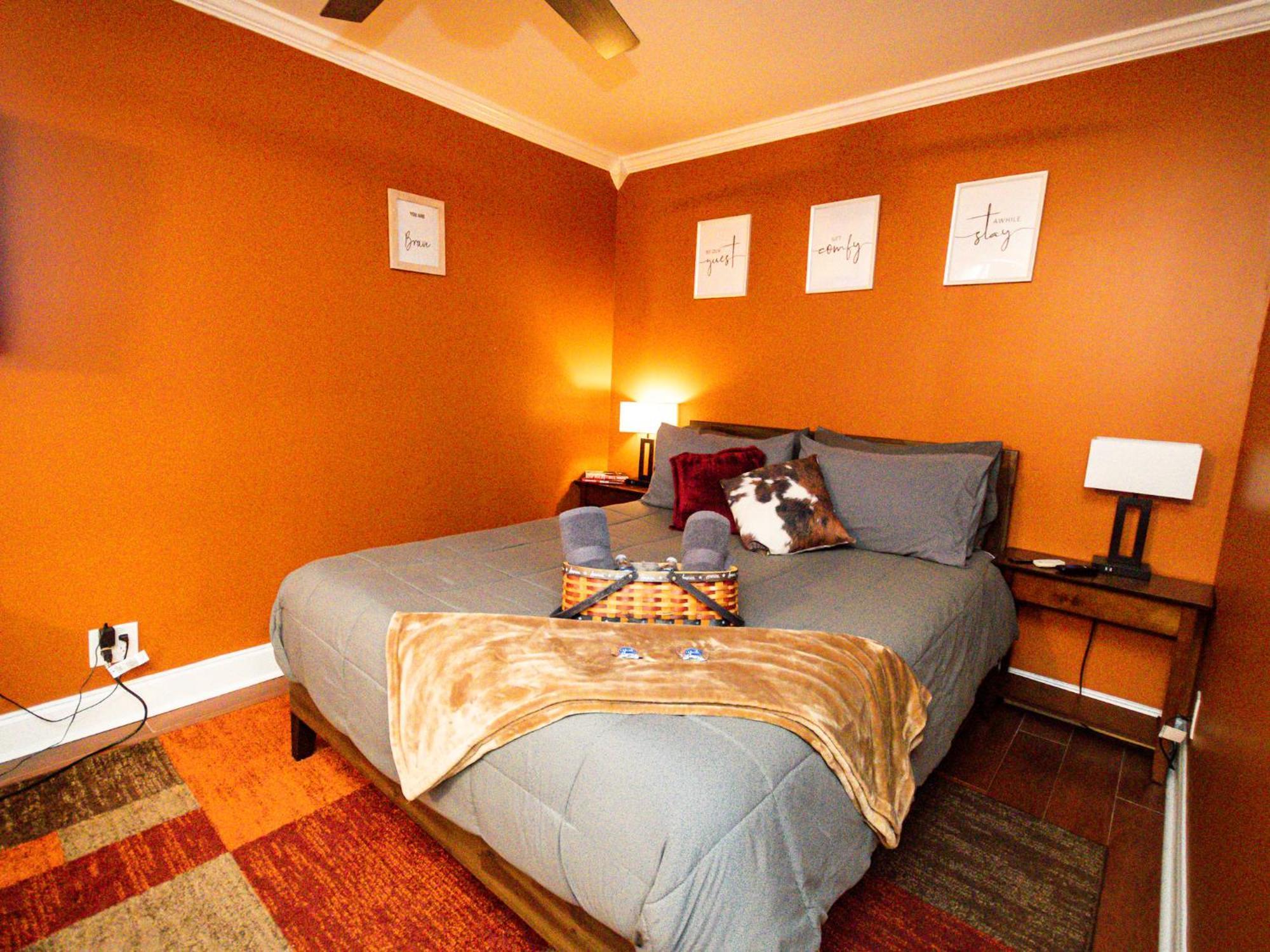 Perfect Dtwn 2 Bed W Cali King Bed And Gym *
