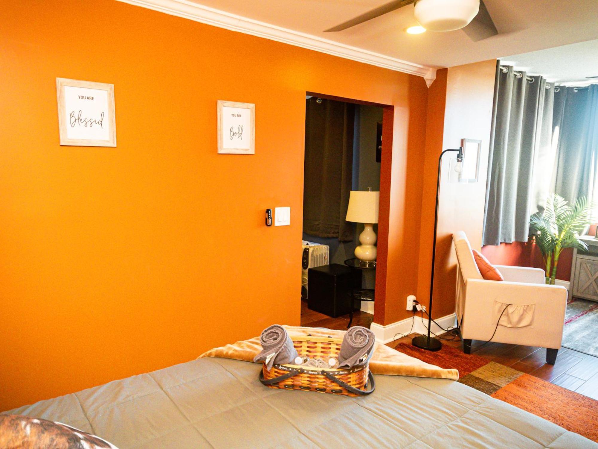 Perfect Dtwn 2 Bed W Cali King Bed And Gym Apartment
