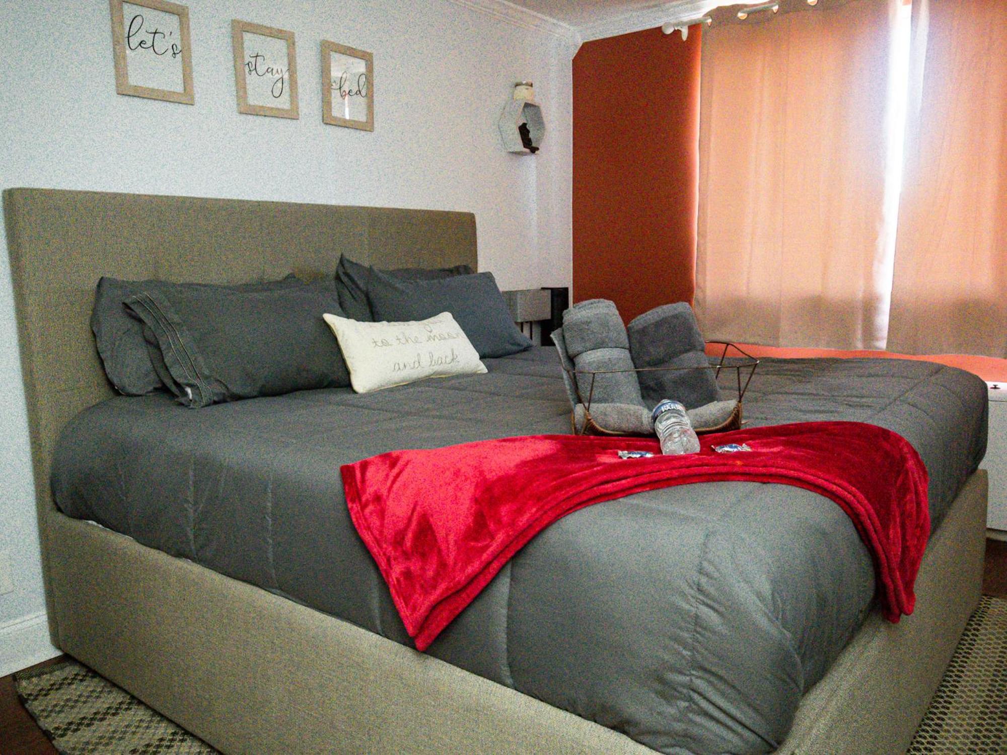 Apartment Perfect Dtwn 2 Bed W Cali King Bed And Gym