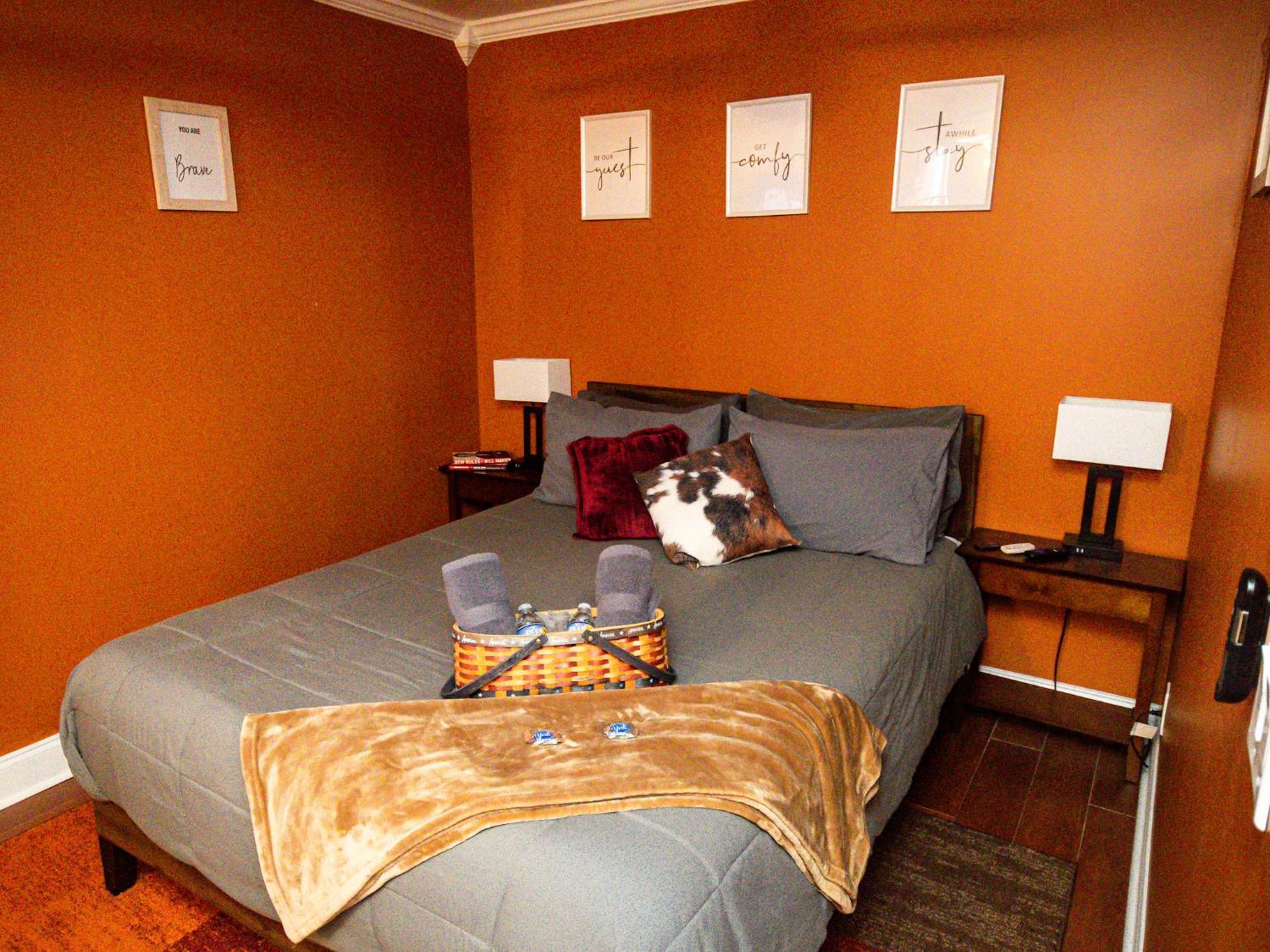 Perfect Dtwn 2 Bed W Cali King Bed And Gym