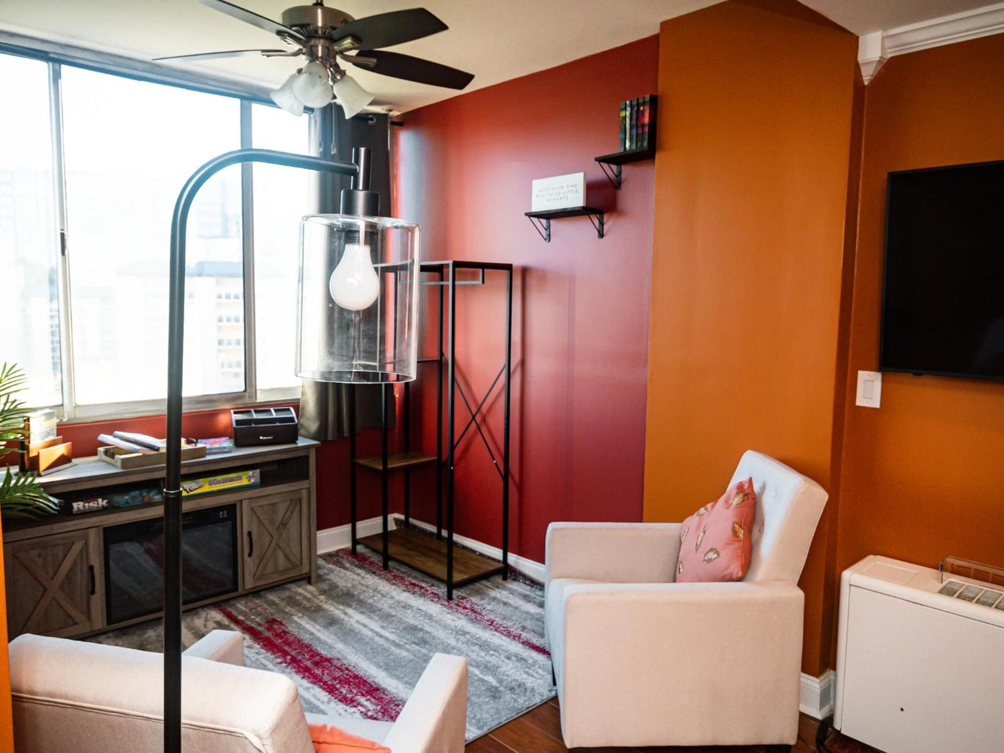 Perfect Dtwn 2 Bed W Cali King Bed And Gym Apartment